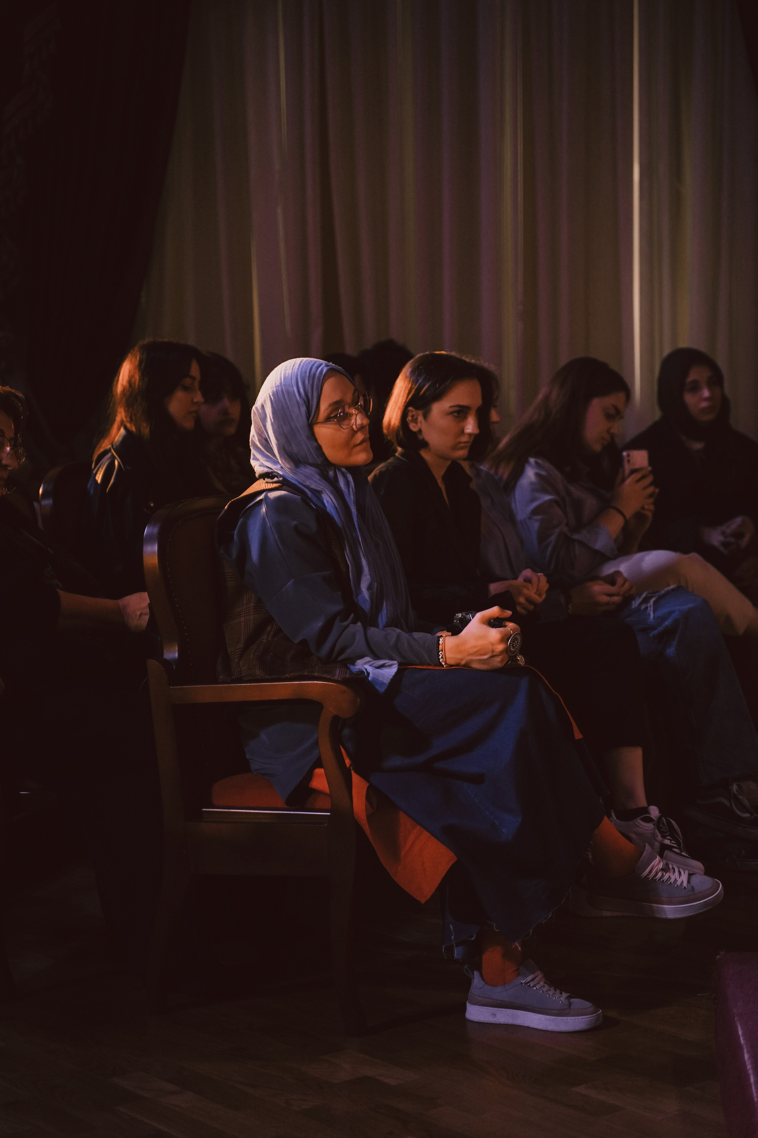 Поэтический вечер. Амина Абасова — индивидуальный фотограф в Махачкале, Дагестан