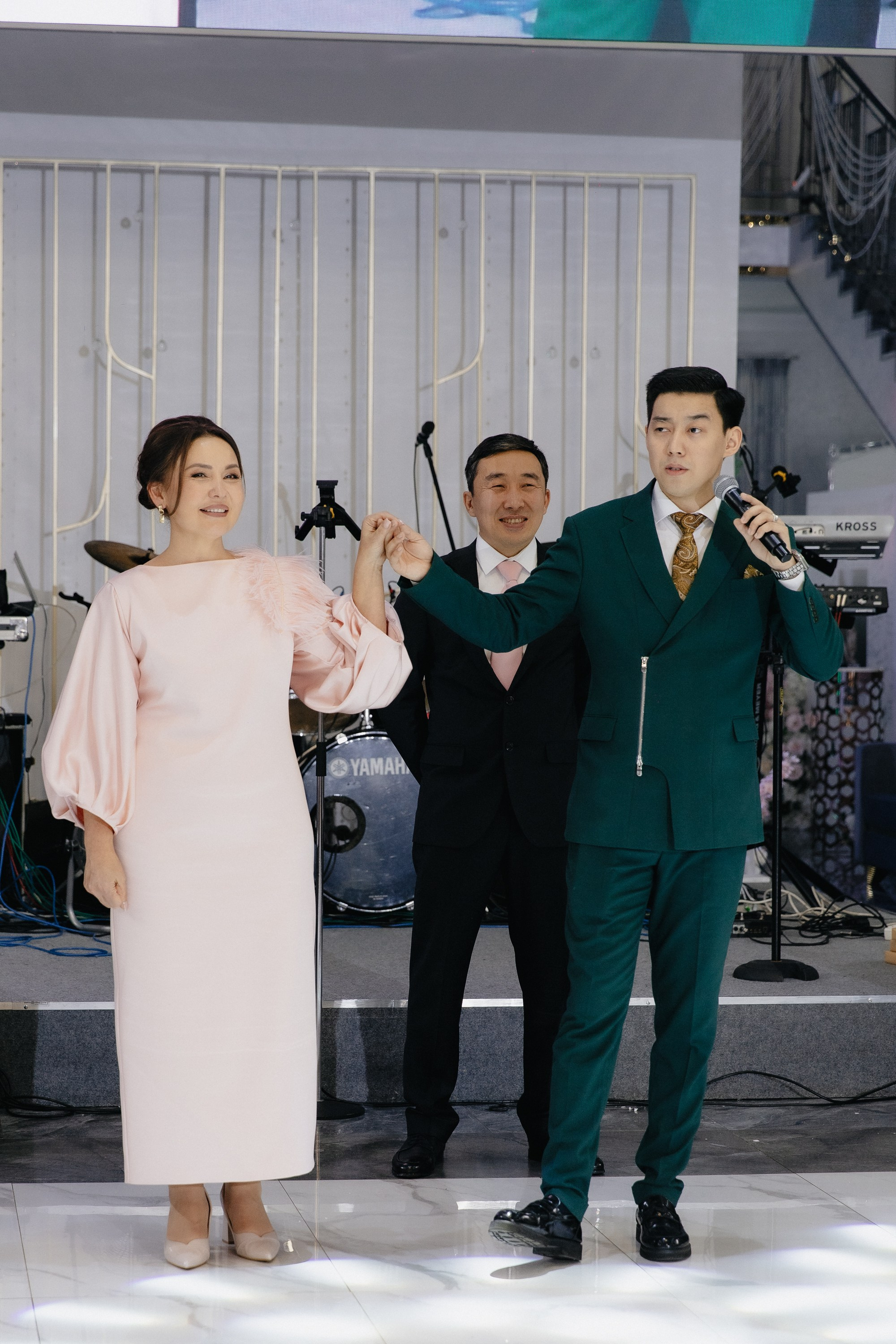 ФОТОГАЛЕРЕЯ. Ведущий Шоумен Алмас Каллемов