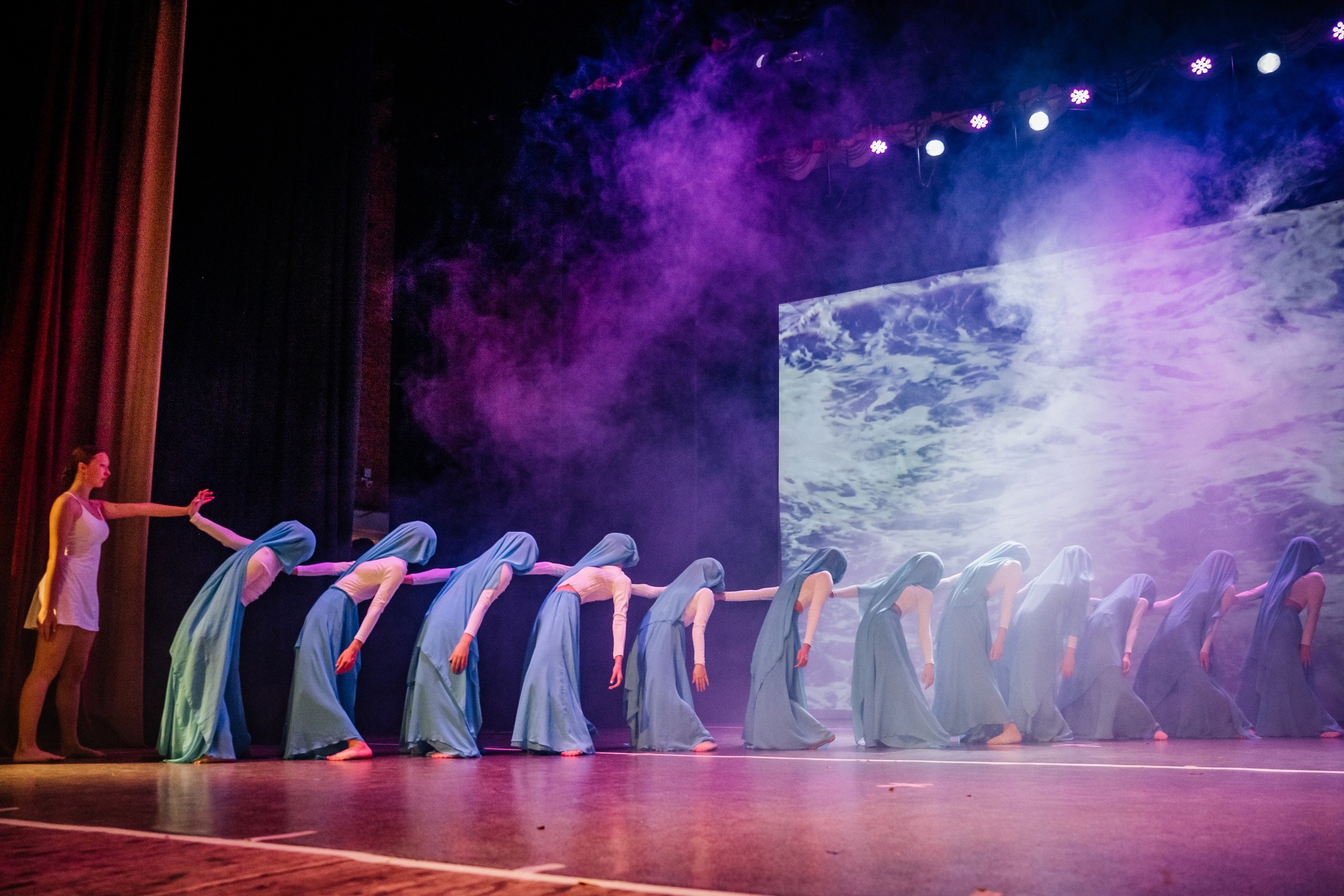 Танцы. Фотограф Елена Рогашкова