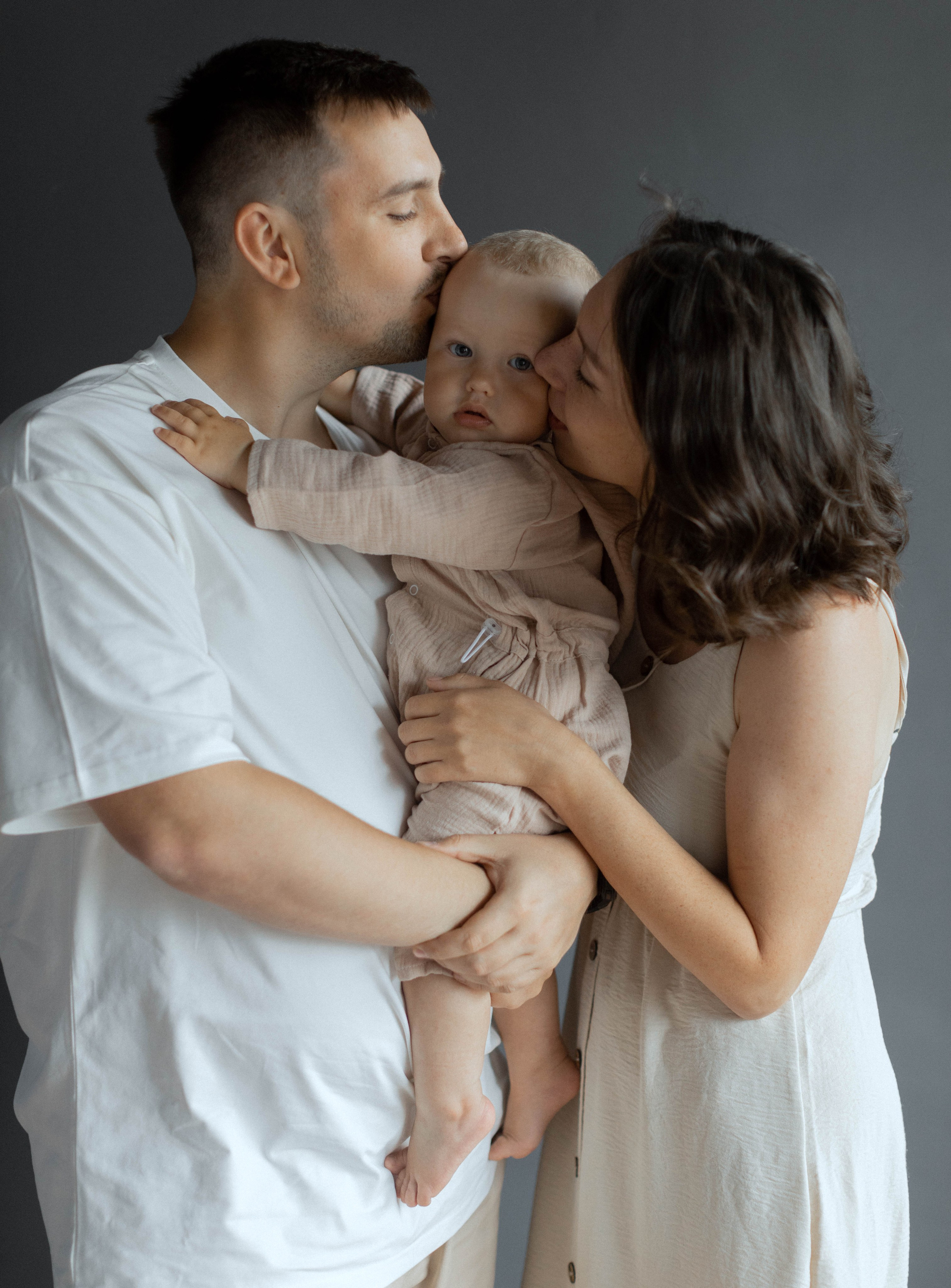 Артем, Виктория и их малыш