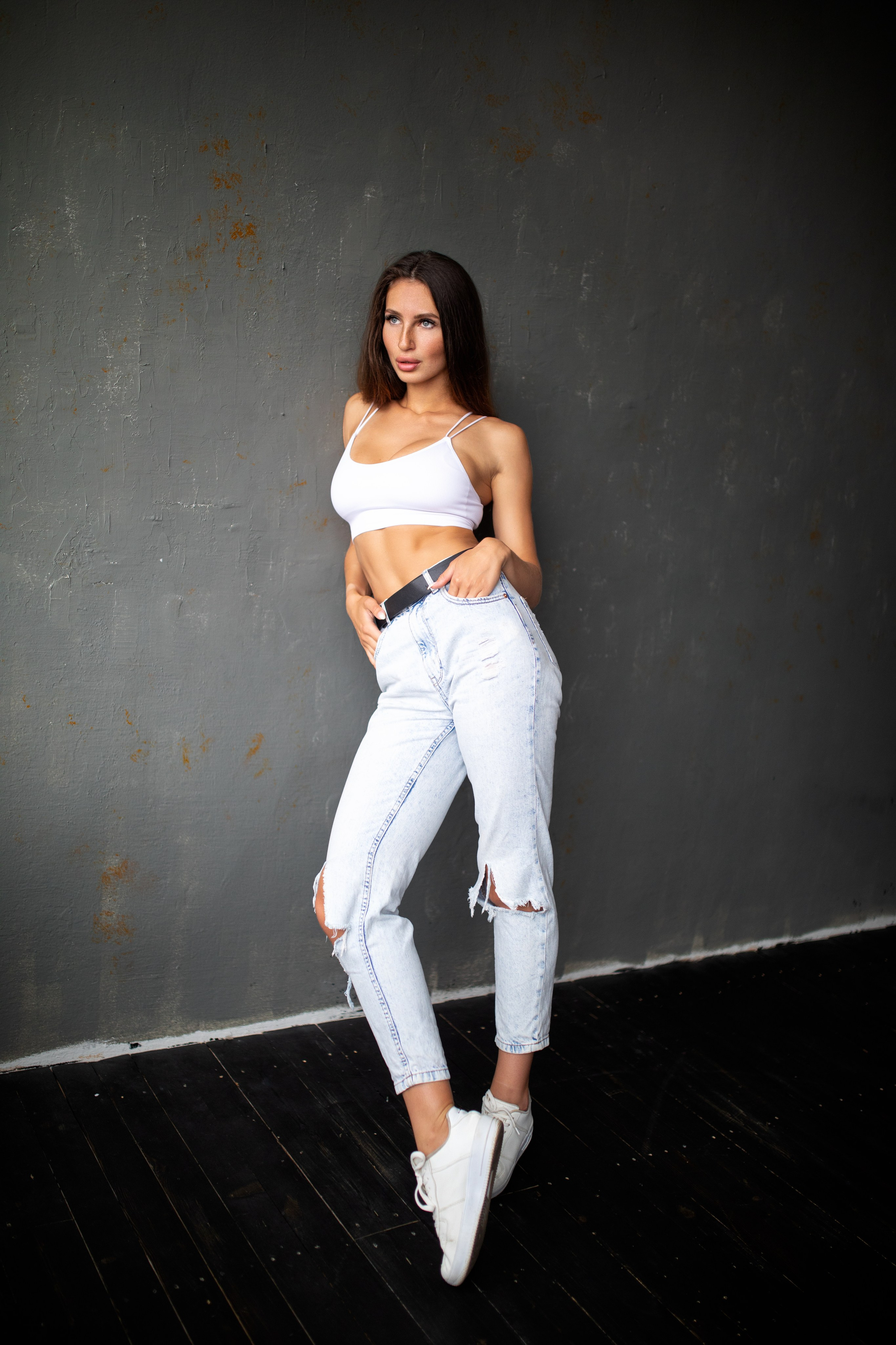 Съемка с Викторией в студии с минимальным интерьером в формате для «себя»