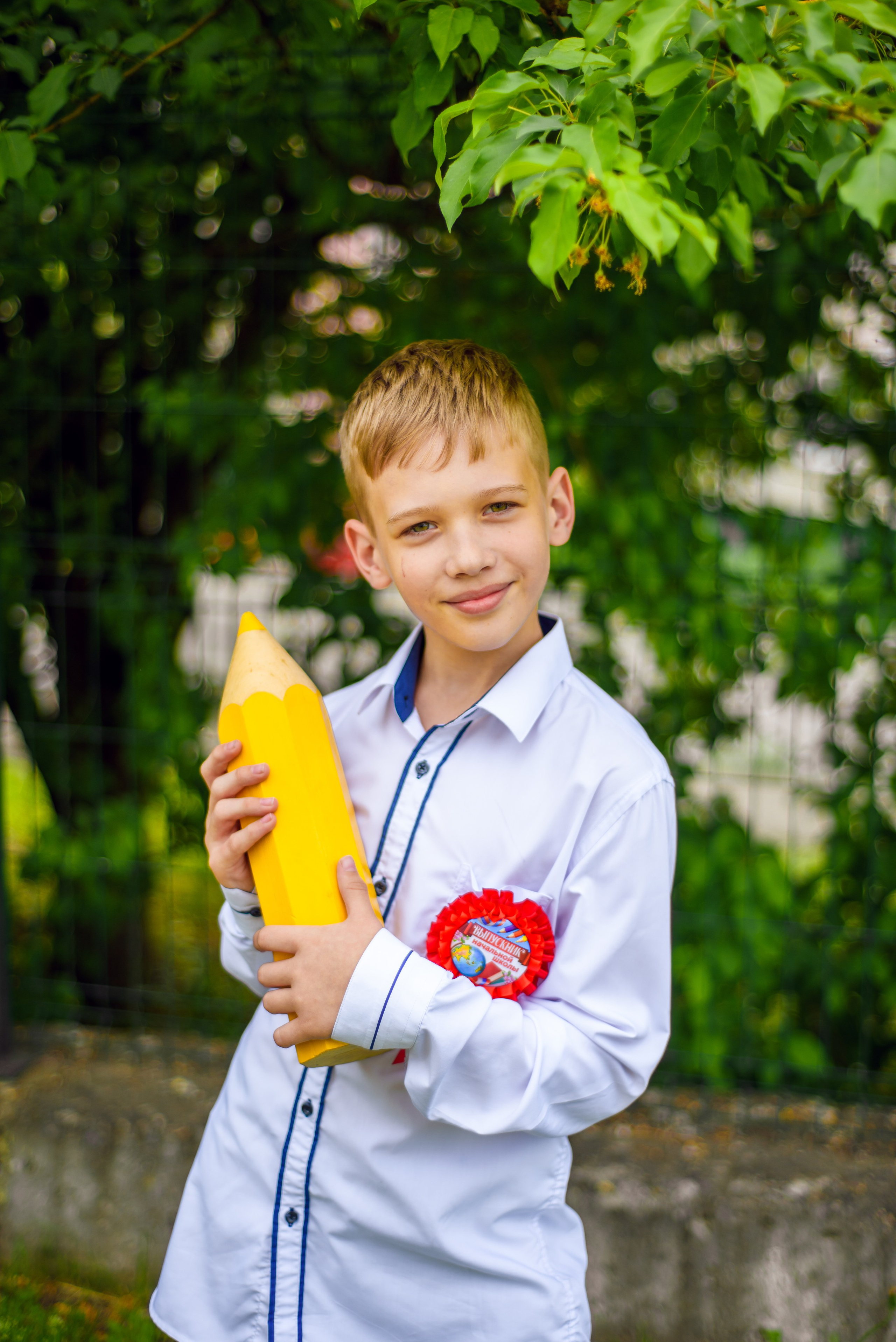 Фотосъемка в школьном саду. Фотограф. Выпускные альбомы в Барнауле