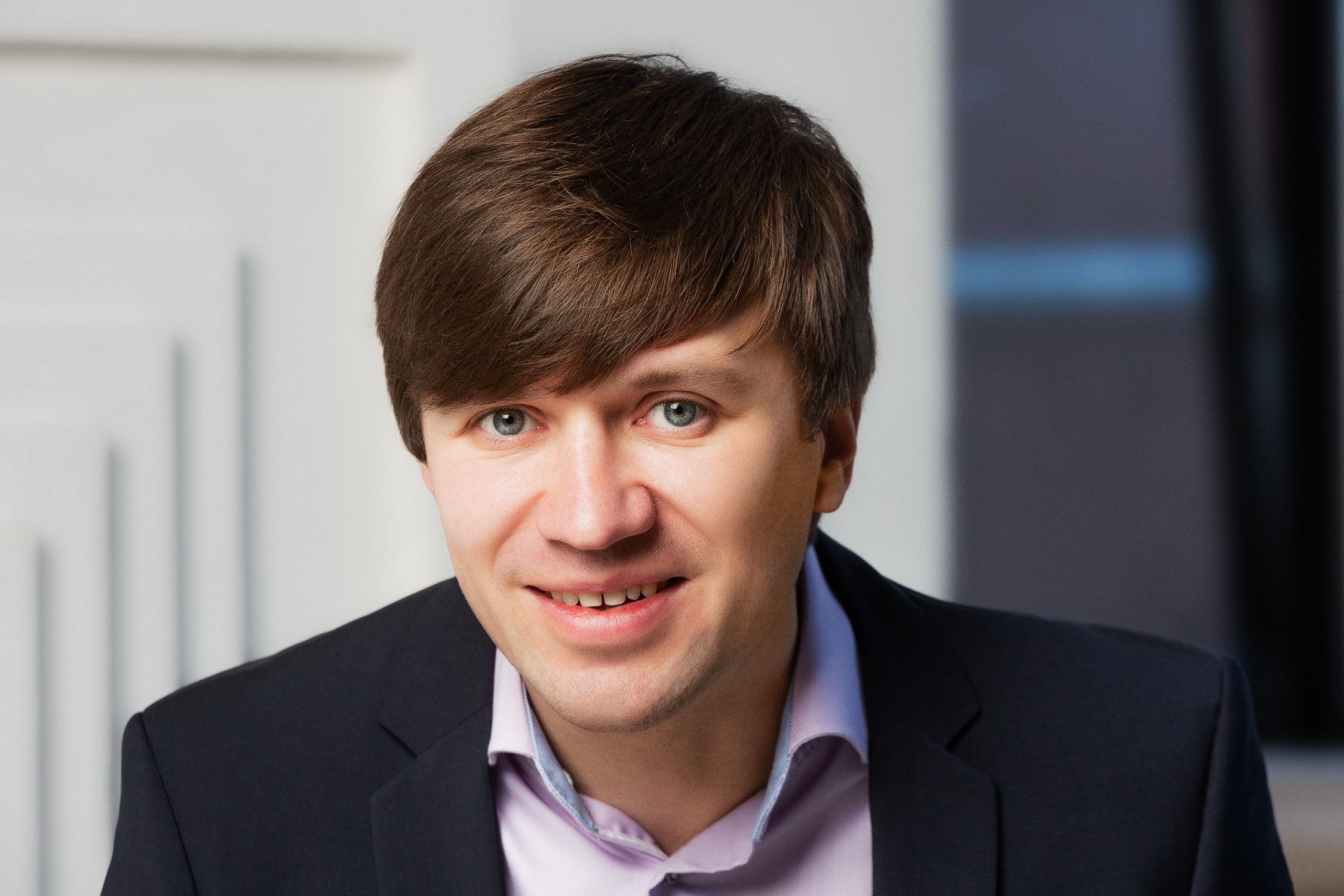 Портретная фотосъёмка для риелтора Сергея Крутикова. Профессиональный фотограф в Санкт-Петербурге. Сергей Пушкин