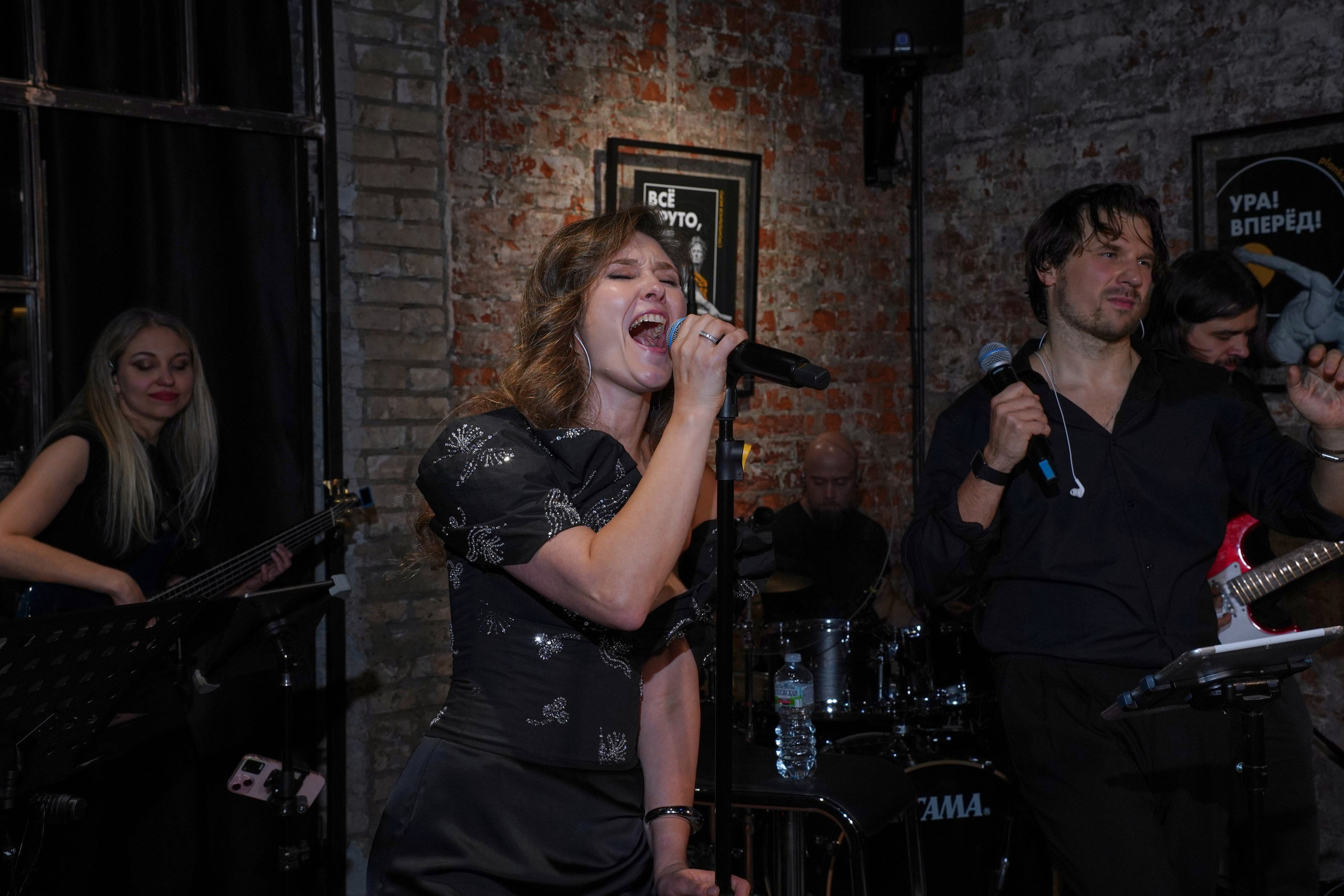 Концерт кавер группы. Фотограф