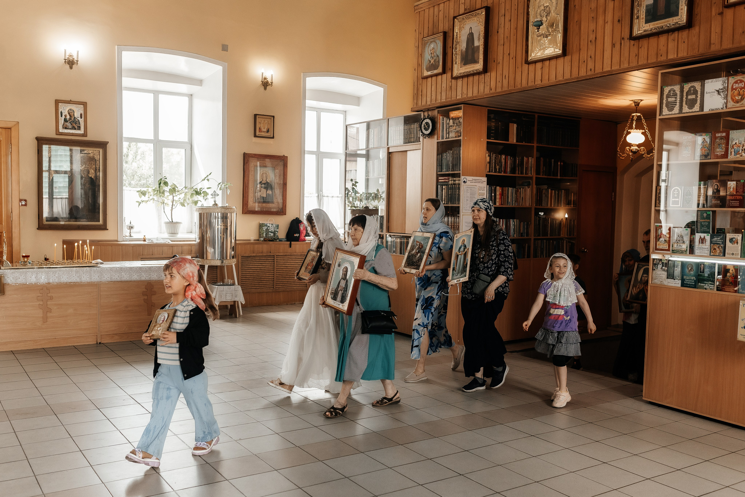 Крестный ход в храме. Съемка Таинств Крещения Венчания, детские и семейные съемки в Пензе