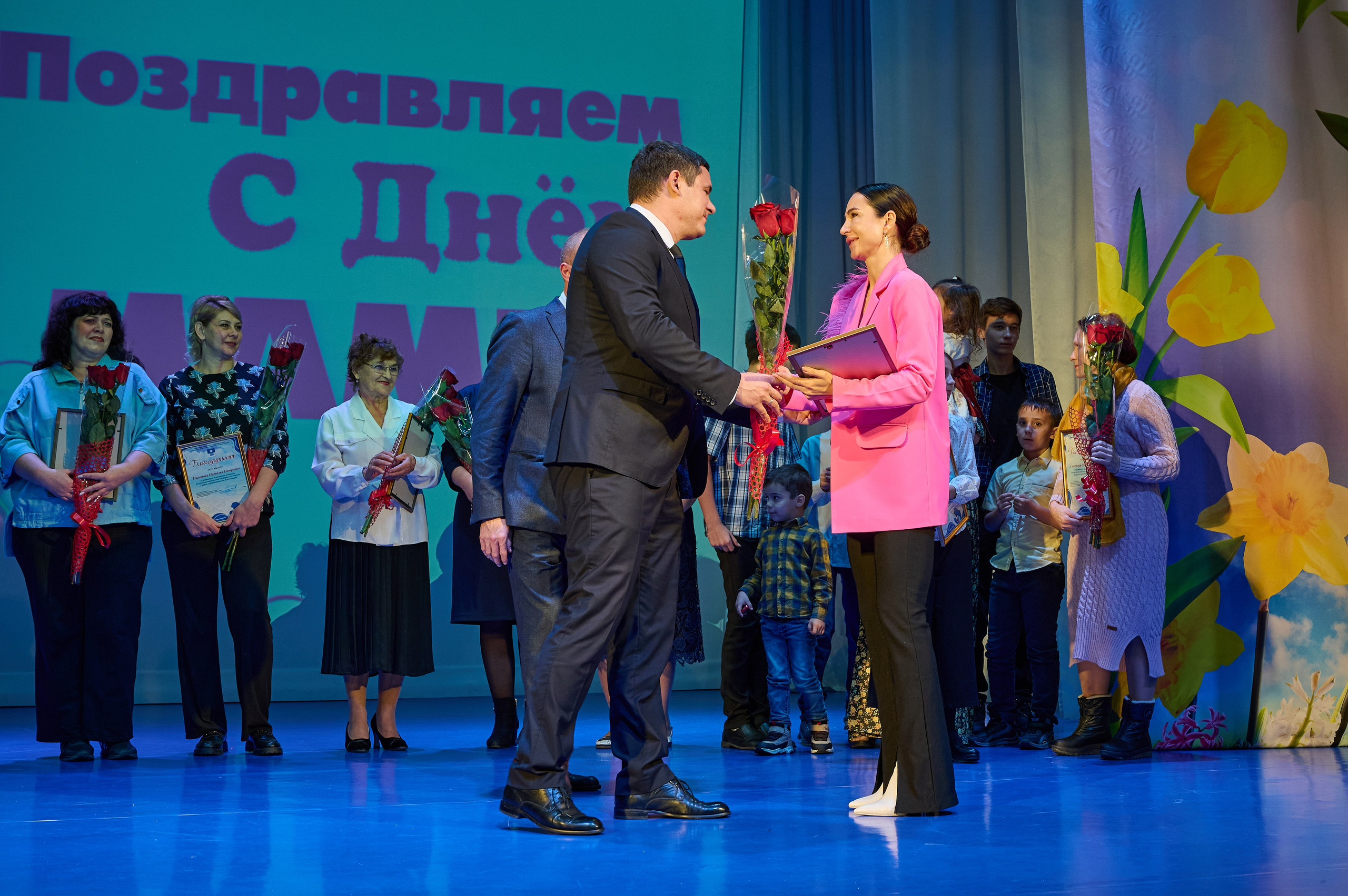 День матери. Марьина роща. Жизнь курорта Кабардинка в фотографиях