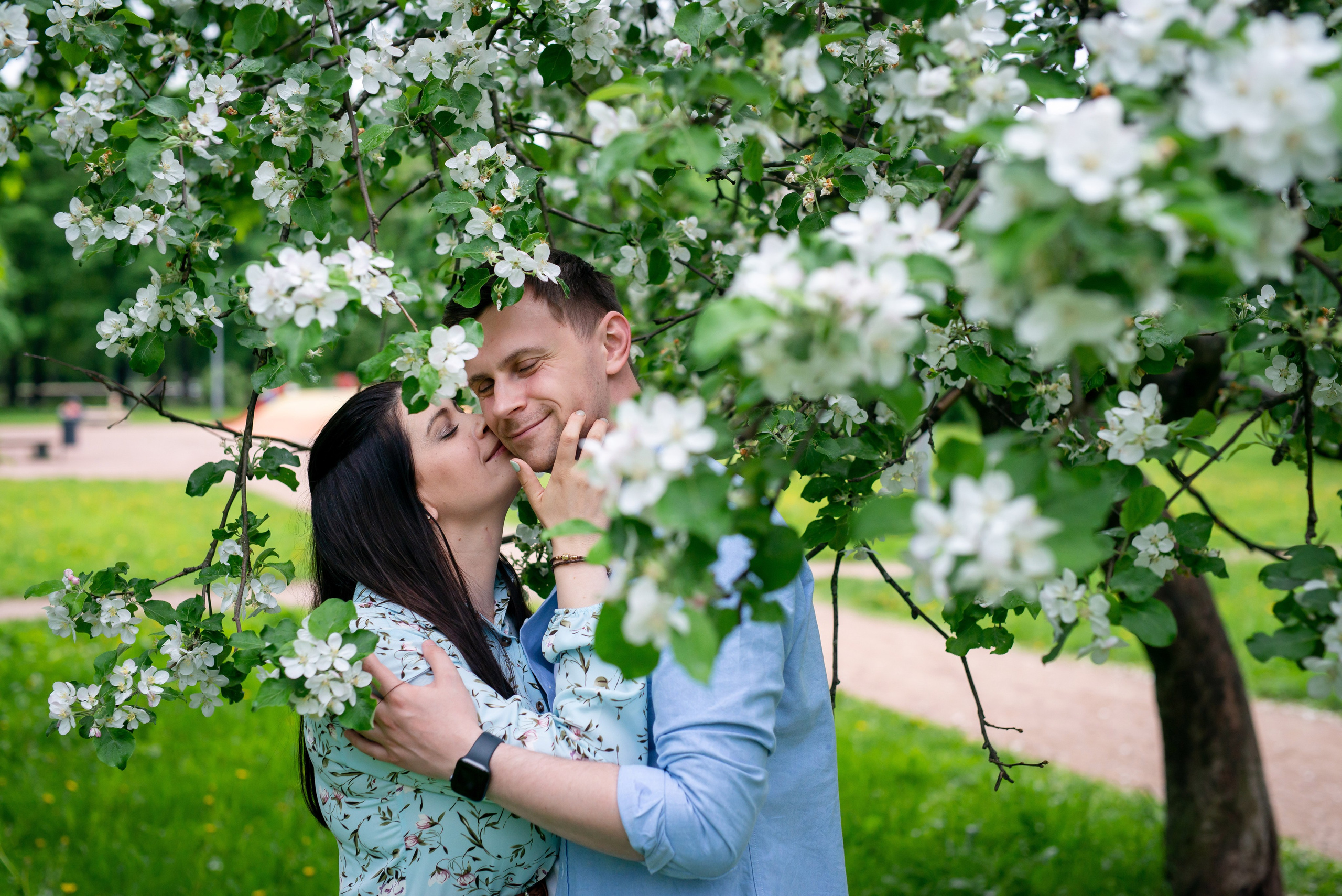Наташа и Дима (фотосессия в цветущих садах). Портретный, семейный и свадебный фотограф в Санкт-Петербурге и в Пушкине Ширяев Денис