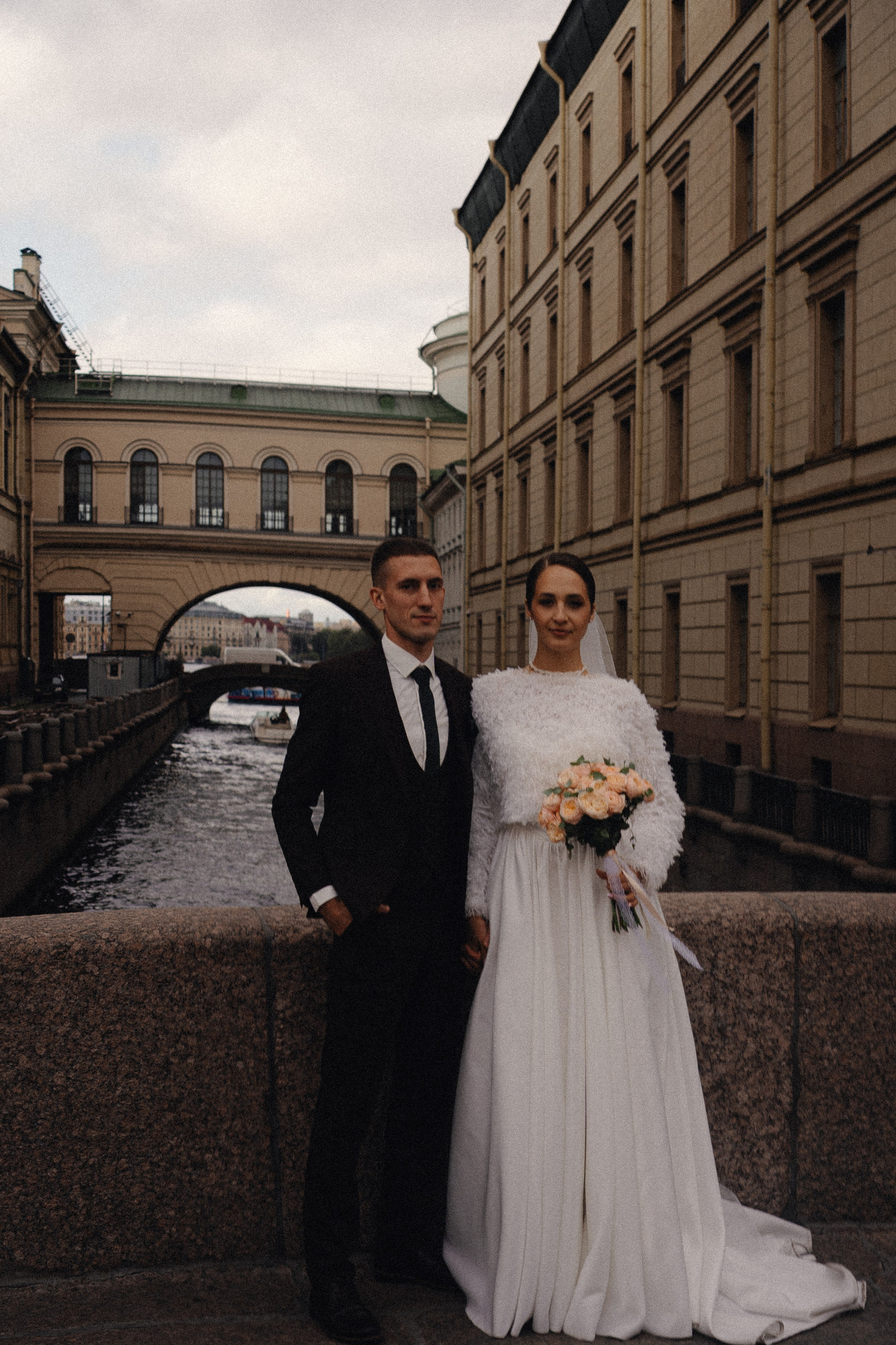 СВАДЕБНАЯ ПРОГУЛКА В САНТК-ПЕТЕРБУРГЕ (ИСАКИЕВСКИЙ СОБОР, ЗИМНЯЯ КАНАВКА, ЭРМИТАЖ И БОЛЬШАЯ МОРСКАЯ УЛИЦА). Профессиональный фотограф, Санкт-Петербург — Виктория Богомолова