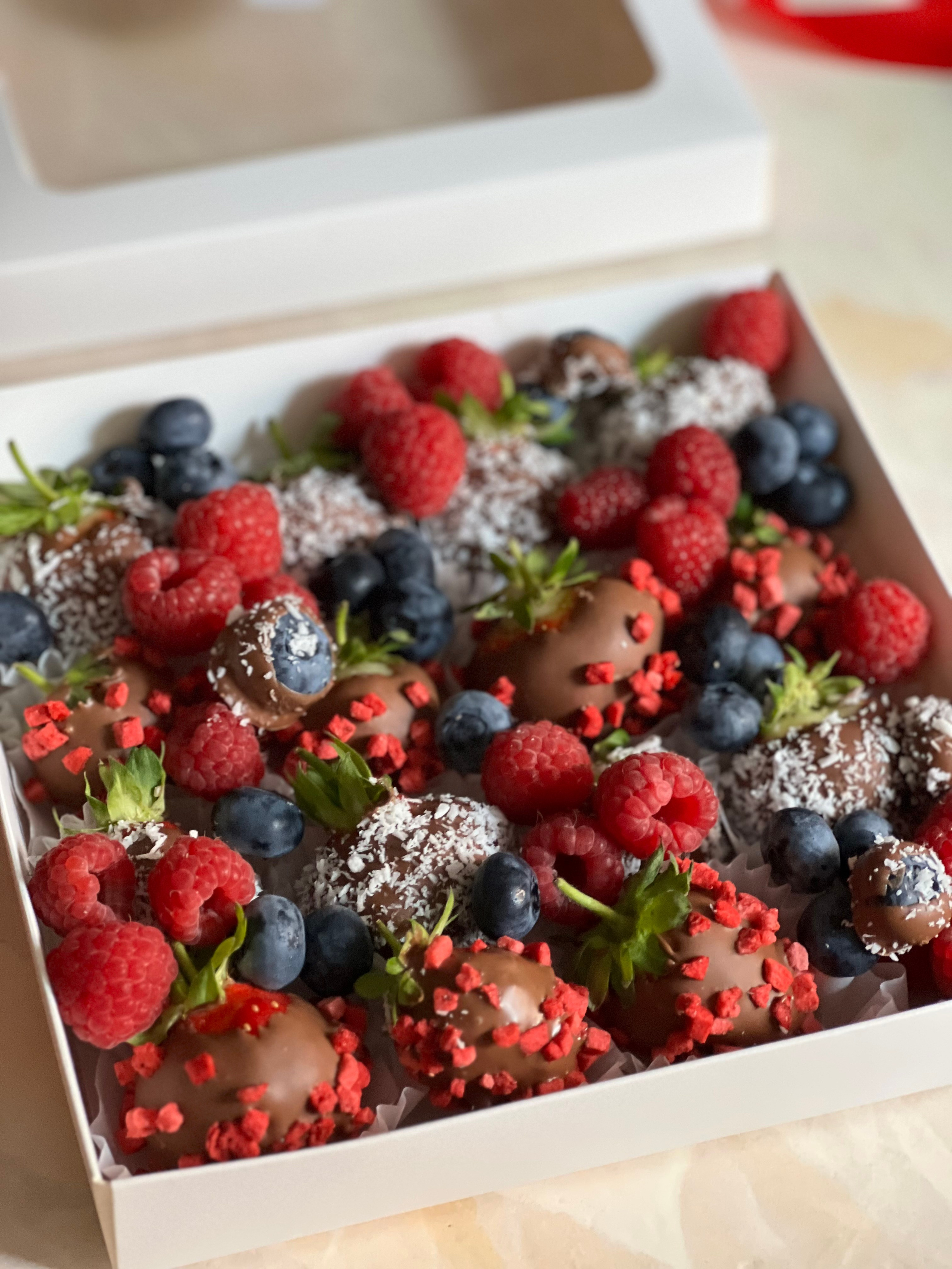 Ягоды в шоколаде. Выездной кейтеринг, съедобные букеты, торты и сладости на заказ
