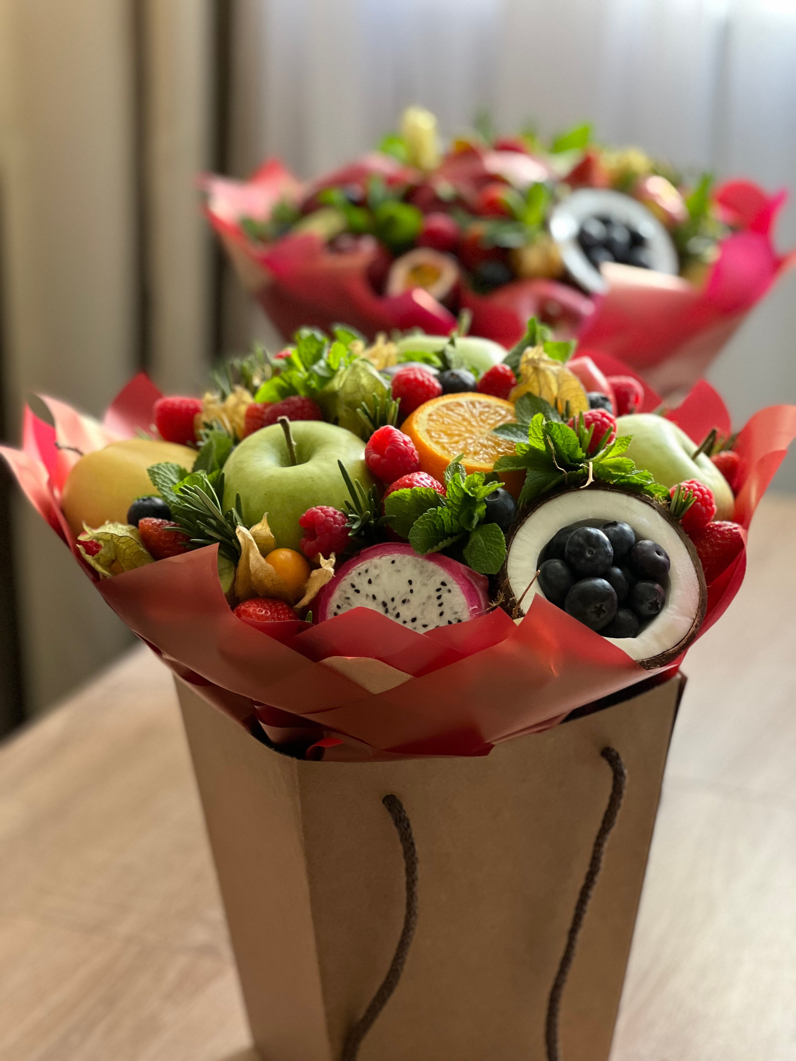 Фруктовые. Выездной кейтеринг, съедобные букеты, торты и сладости на заказ