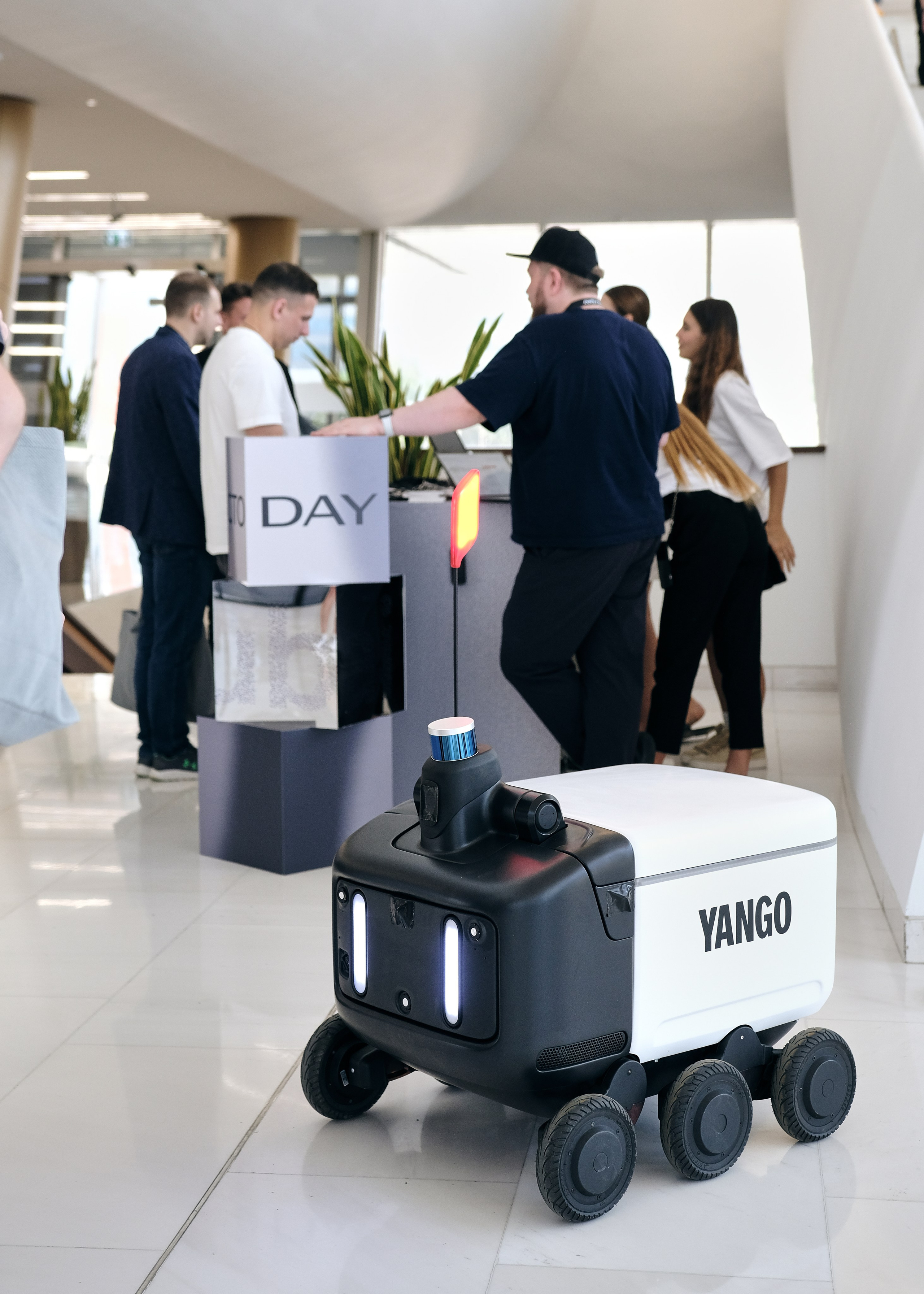 Яндекс конференция. Коммерческий, репортажный фотограф в Москве Лейла Мару