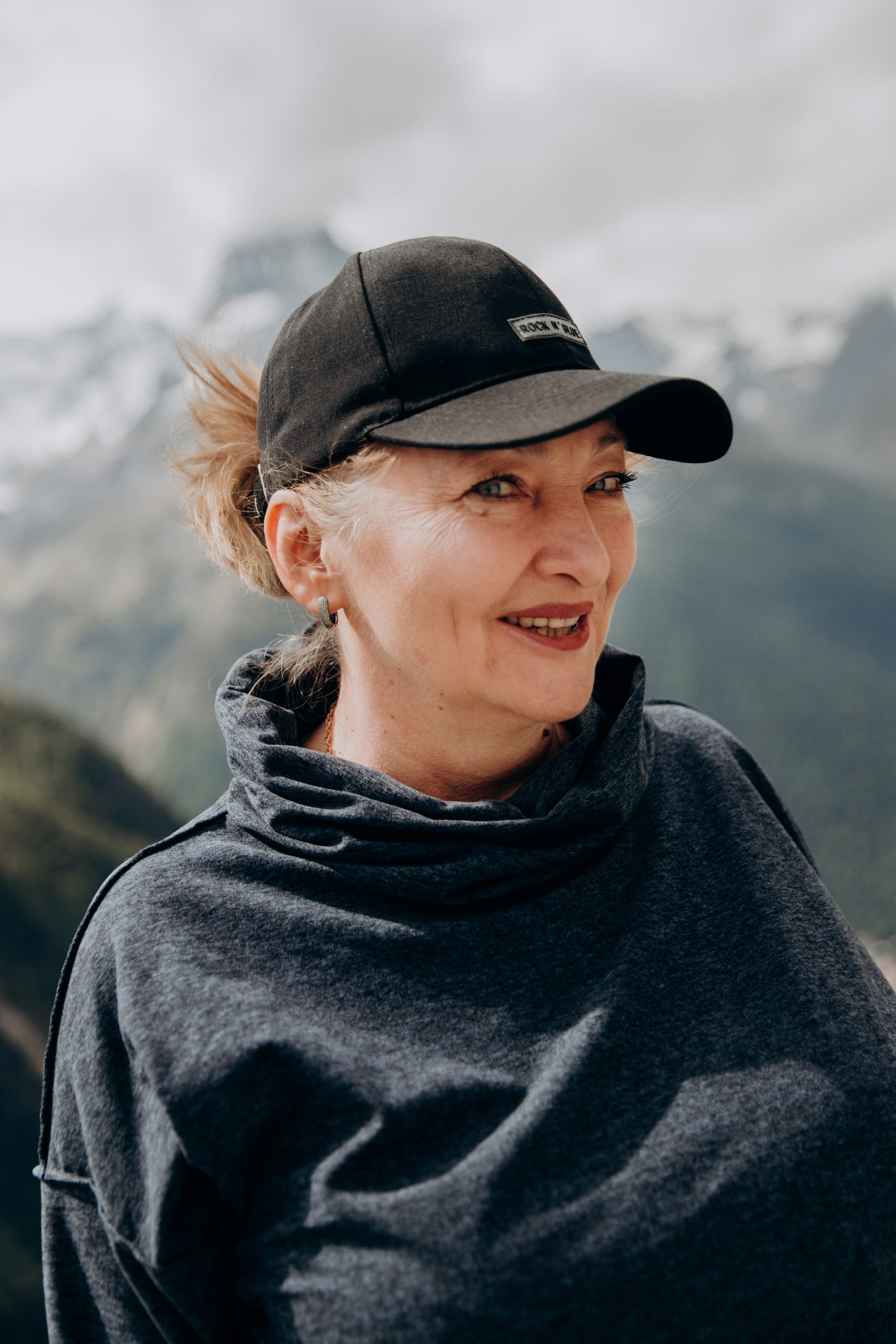 Юля с семьей, Домбай. Портфолио