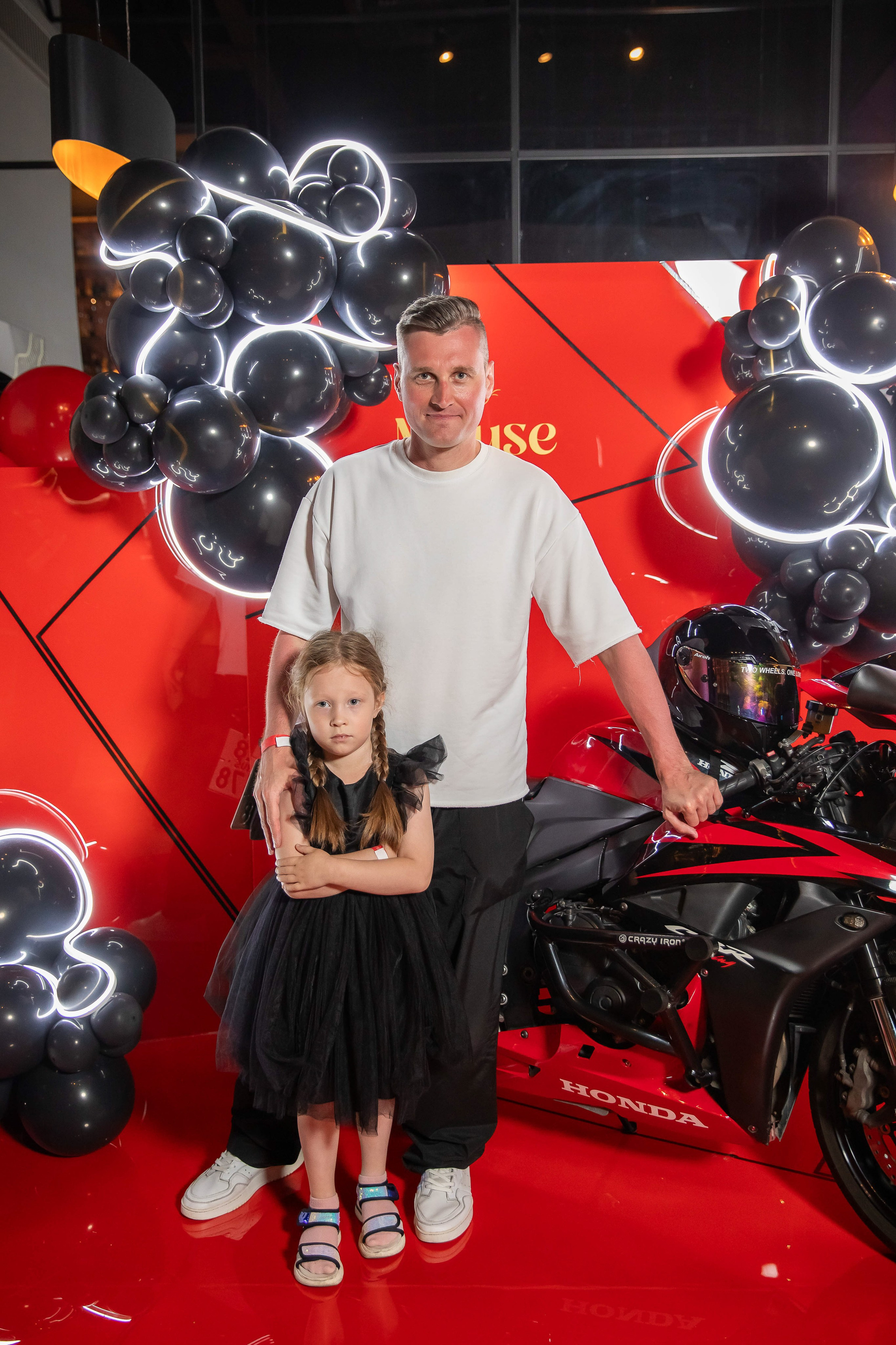 Отпетые мошенники в Mouse House. NesterovaMaria.ru