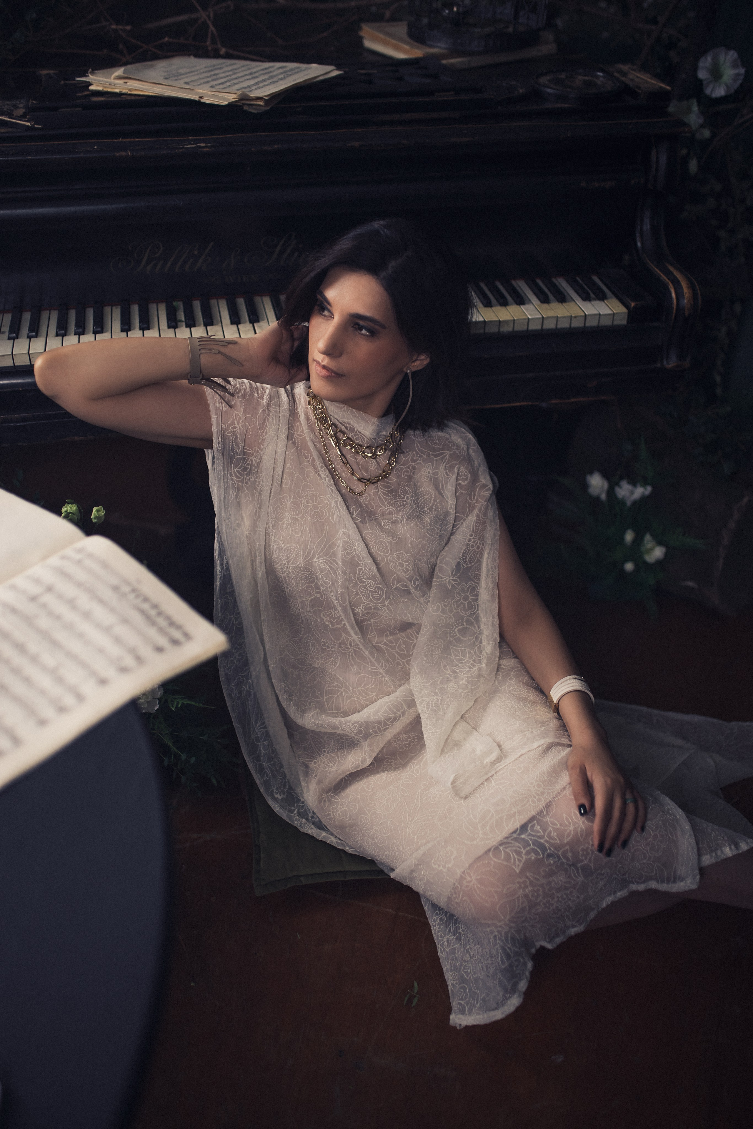 Ольга в комнате с роялем. Фотограф в Москве Наталья Спиридонова