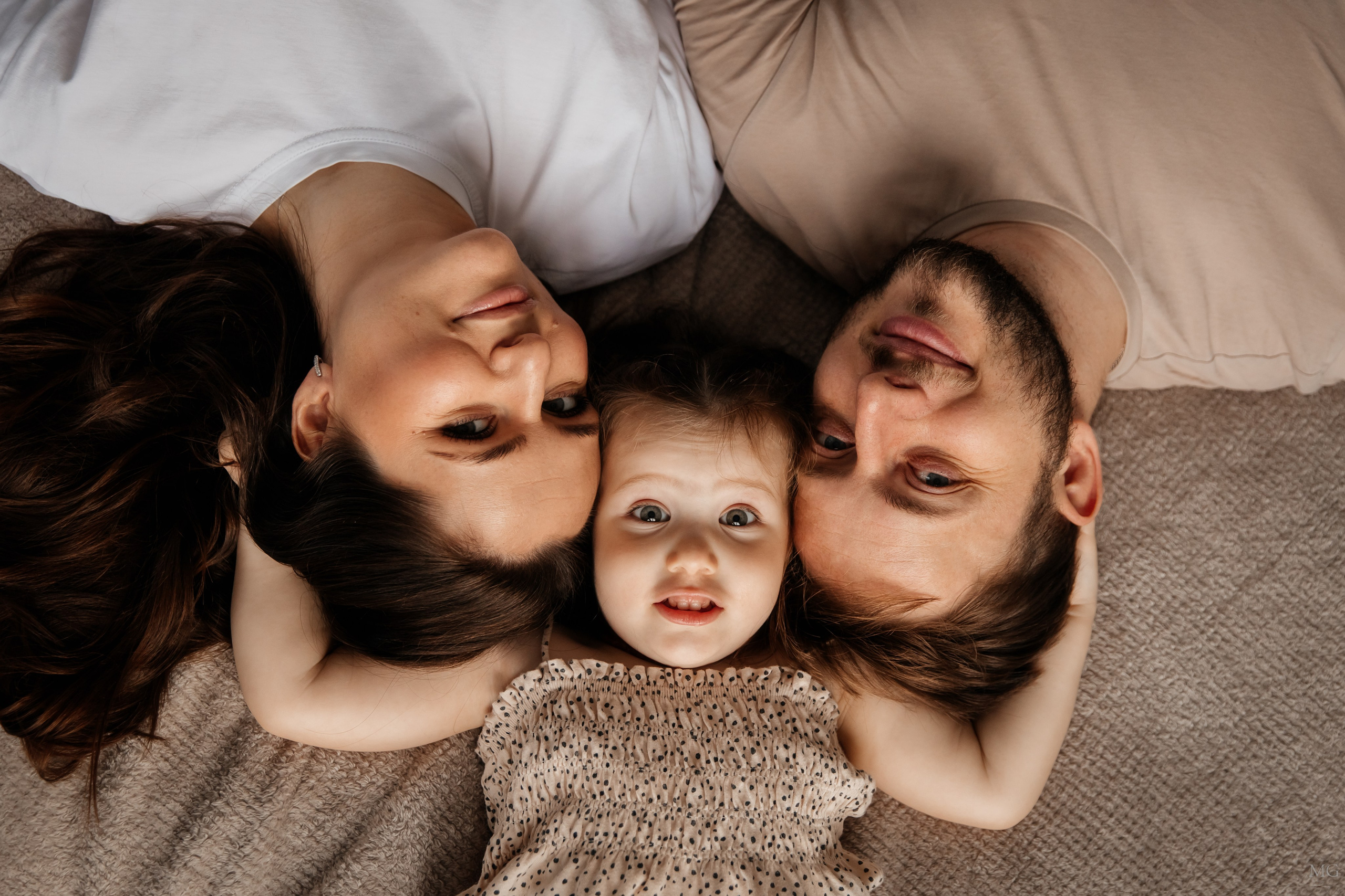 Софа и родители. Маша Гонтарь Семейный домашний репортажный фотограф в Санкт-Петербурге