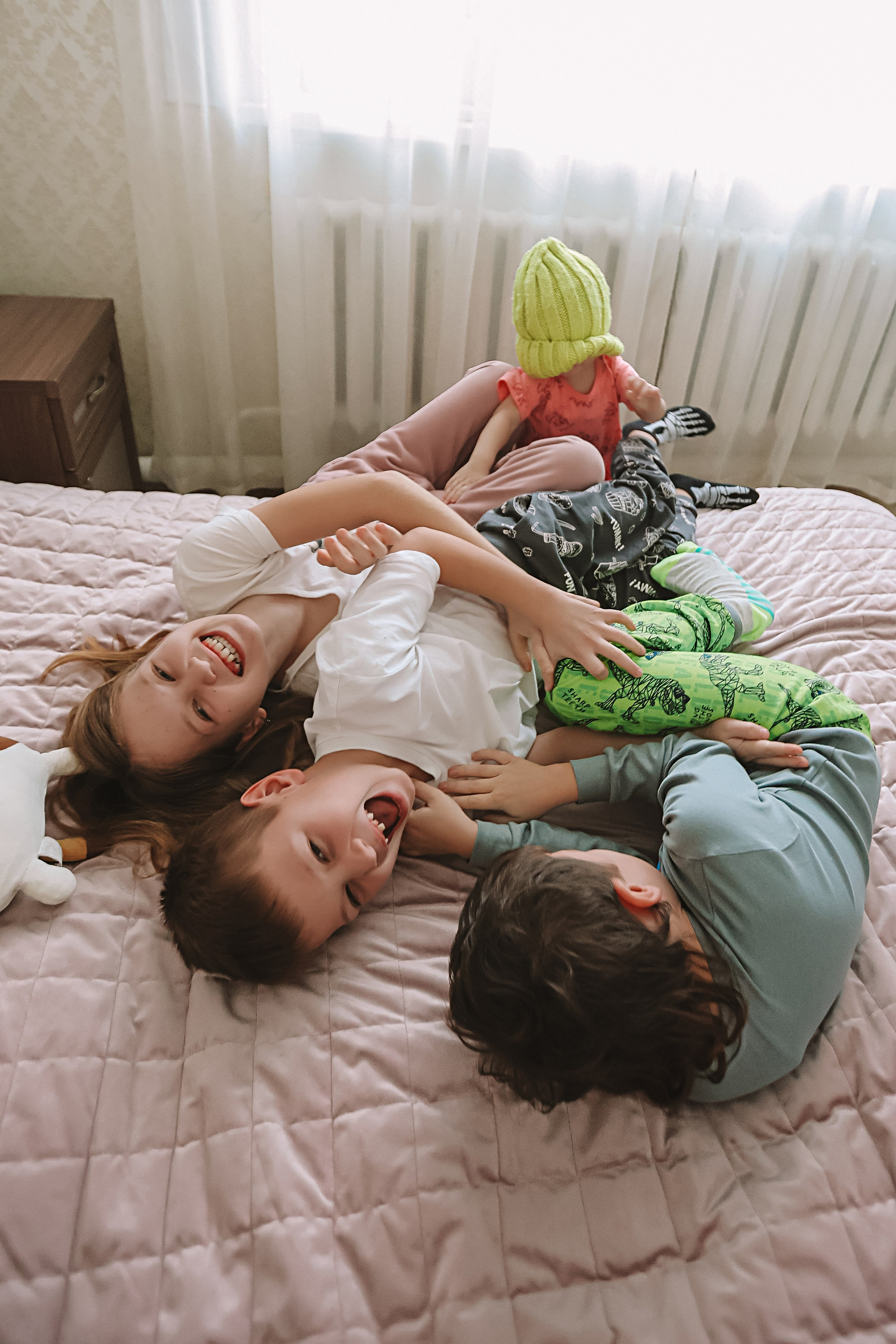 Большая семья репортаж. Семейный фотограф Тюмень, фотограф на роды Салмина Мария