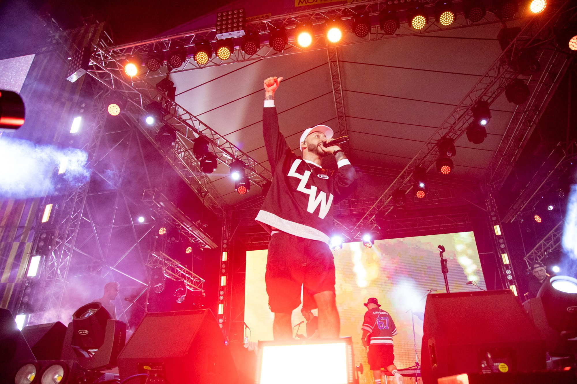 L'One. Репортажный, промышленный и маркетплейс-фотограф Дмитрий Чернат