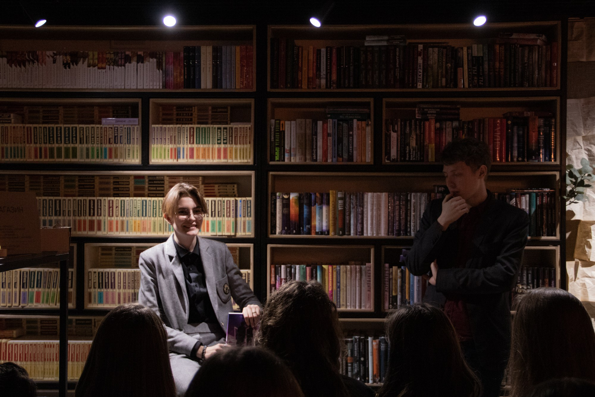 Презентация книги в кофейне «Издательство кофе». Репортажный, промышленный и маркетплейс-фотограф Дмитрий Чернат