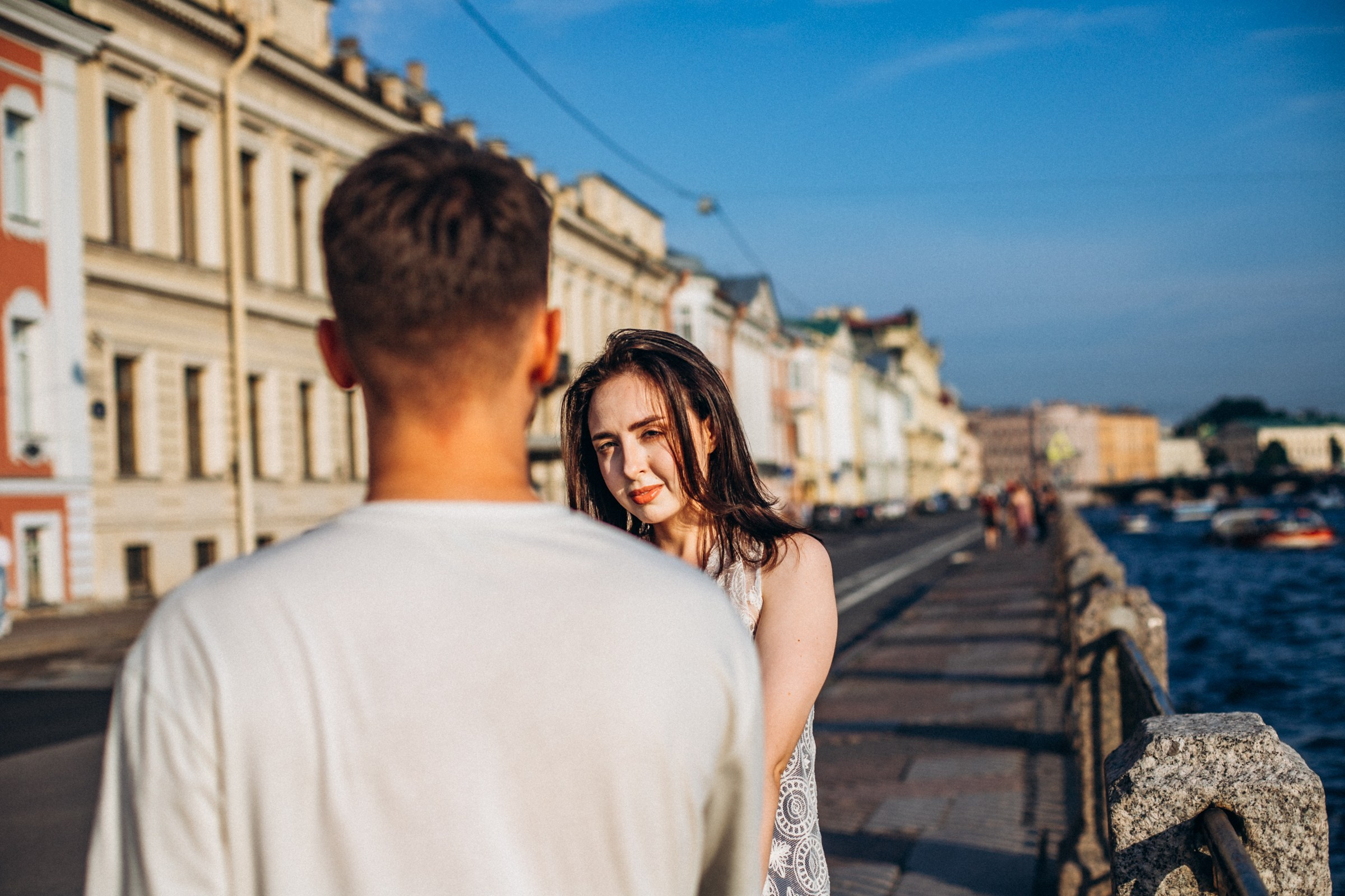 Валерия с супругом в июле. Фотопрогулка в Петербурге. Индивидуальный и семейный фотограф в Санкт-Петербурге