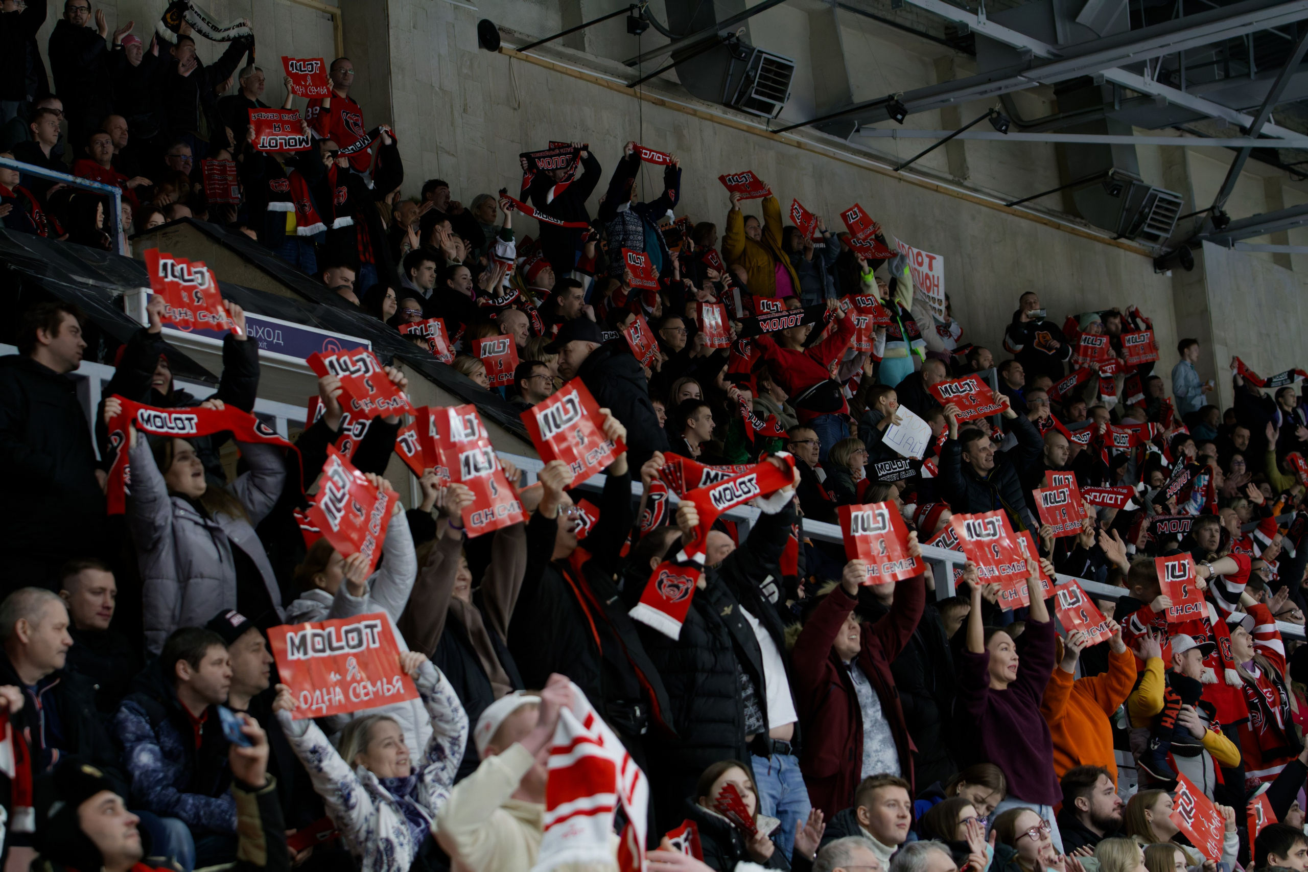 Хоккей. Молот-Химик 12.02.2025. Репортажный и спортивный фотограф в г. Пермь Зильберг Павел