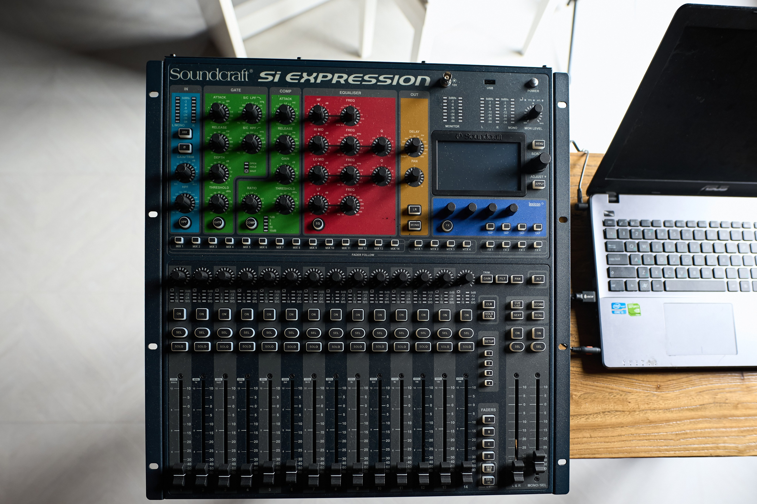 Интерьерная съемка здания продюсерского центра «Бикбау». Фотограф Олег Сотник