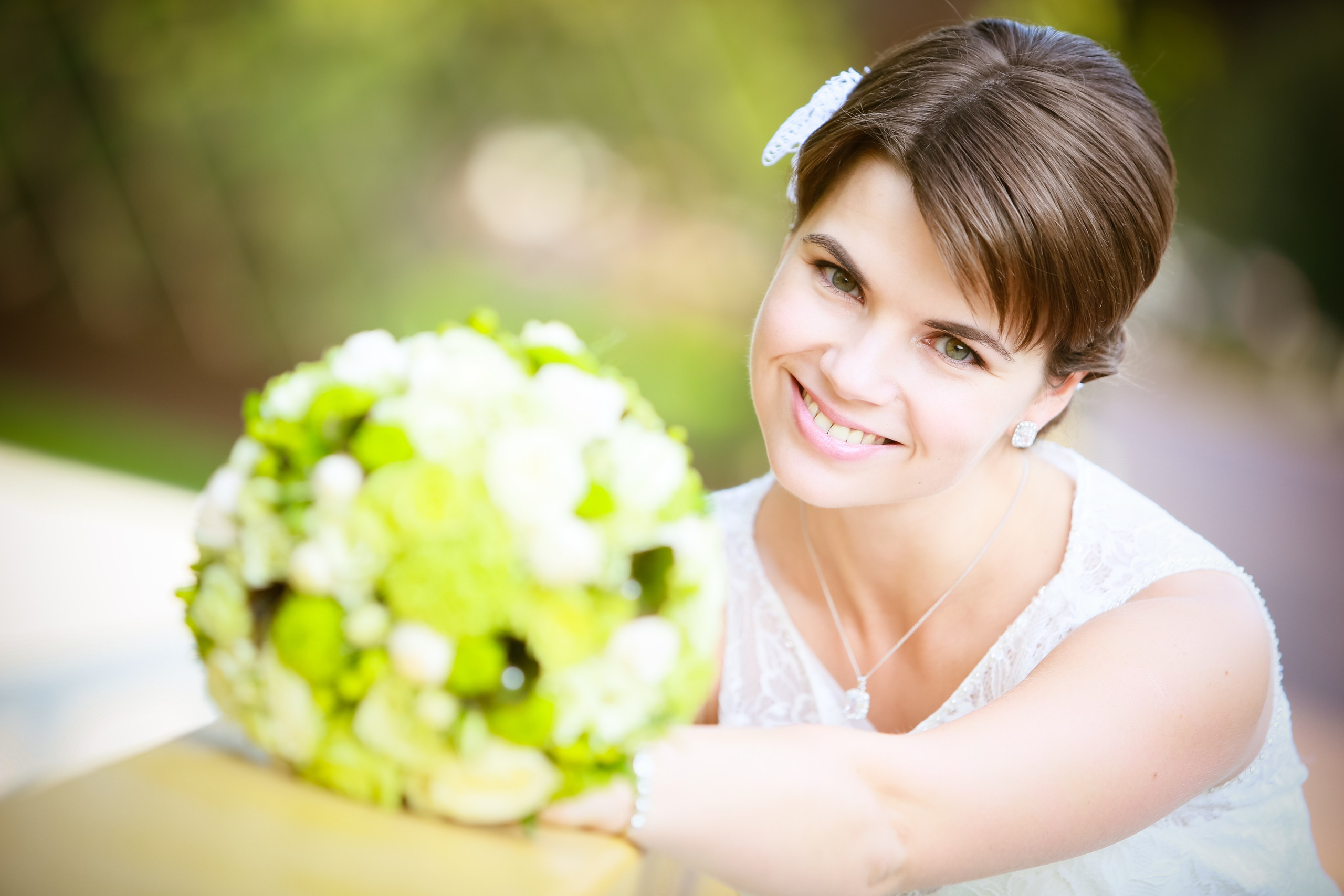 Свадебная фотосессия Елены и Михаила в парке Горького летом. Фотограф в Москве Владимир Осиченко — портреты, мероприятия, репортажи