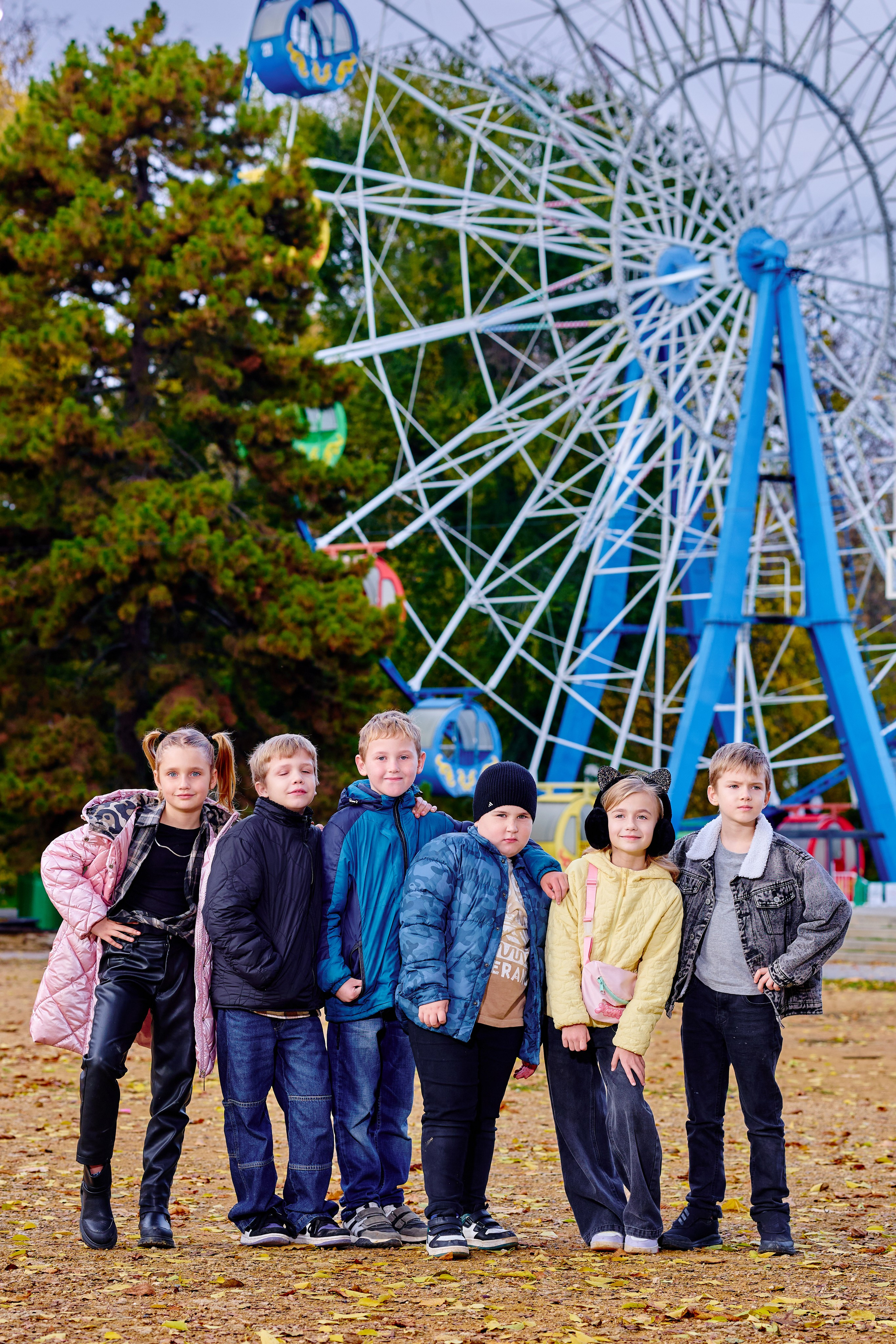 Прогулка в парке классом. Фотограф Выпускные альбомы Таганрог Сергей Коробченко