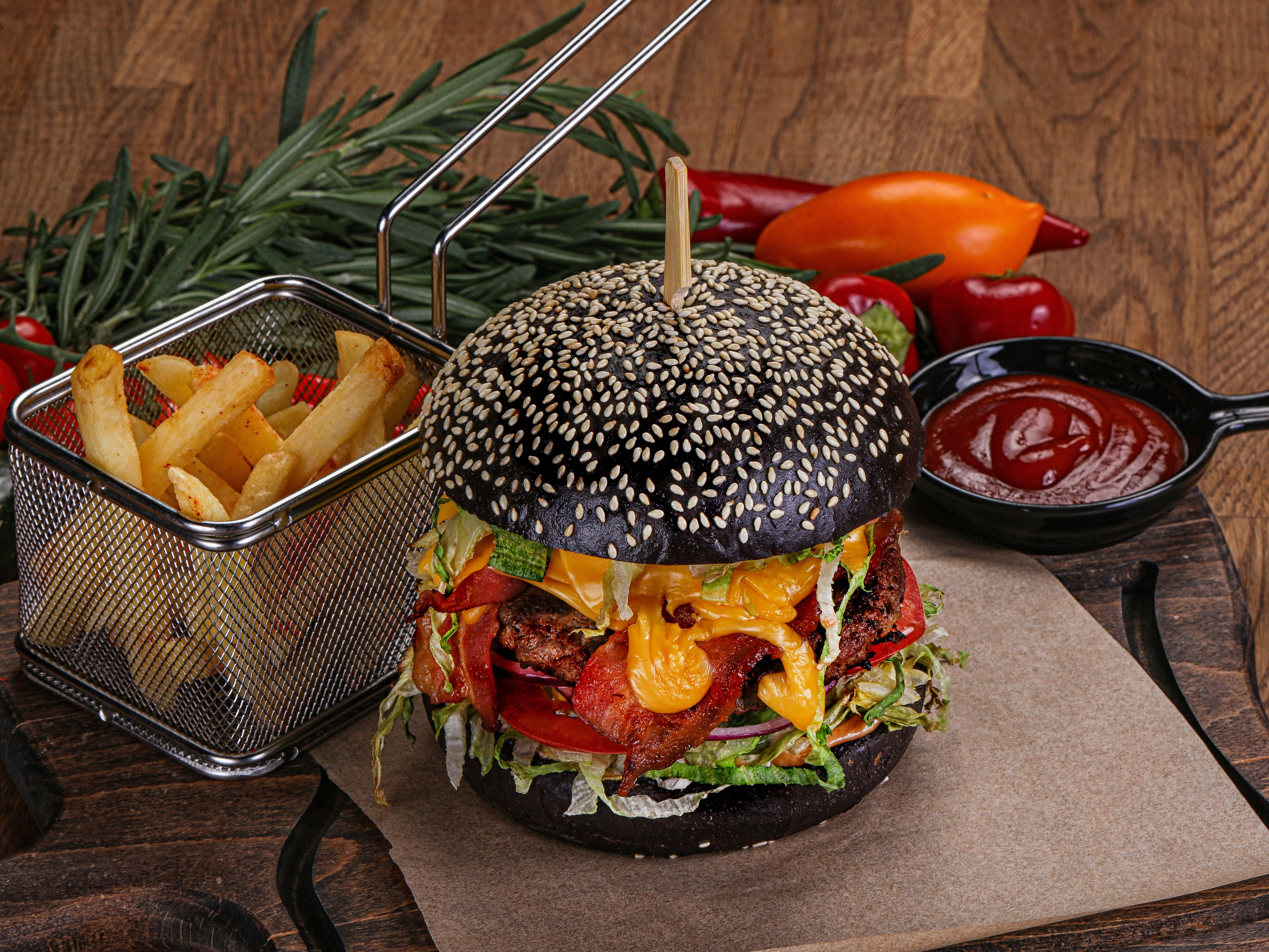 Фотосъемка бургеров и гамбургеров. Заказ по тел.: +7 (906) 006-90-22. Фуд-фотограф Андрей Старостин — съемка еды в Москве. 9000 руб. в час