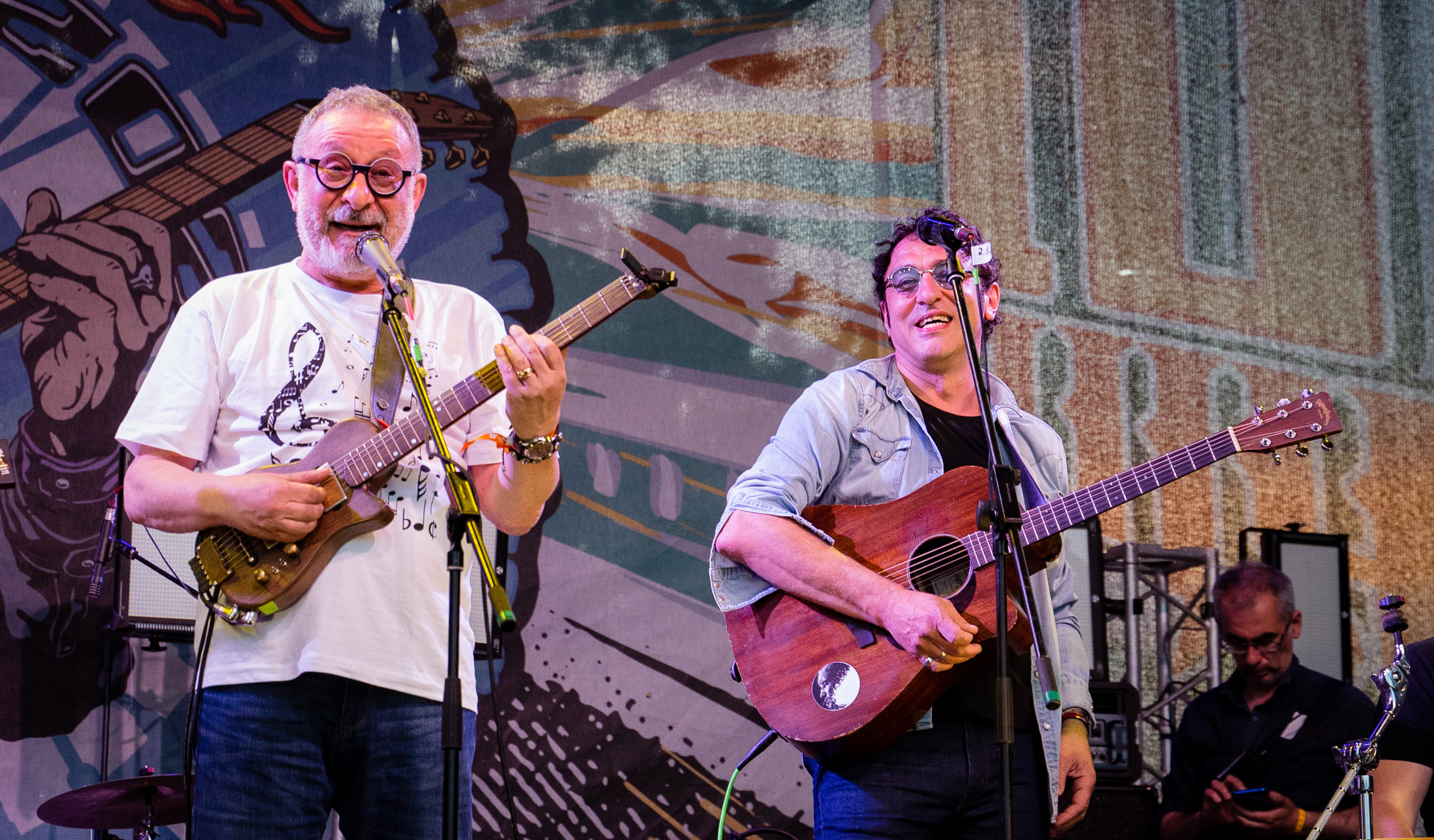 Фото Евгений Маргулис. Фото Нэш Тавхелидзе. Фото группа Степные Битлы. Евгений Маргулис концерт. Нэш Тавхелидзе концерт. Фото Nash Albert. Музыканты на рок-концерте.