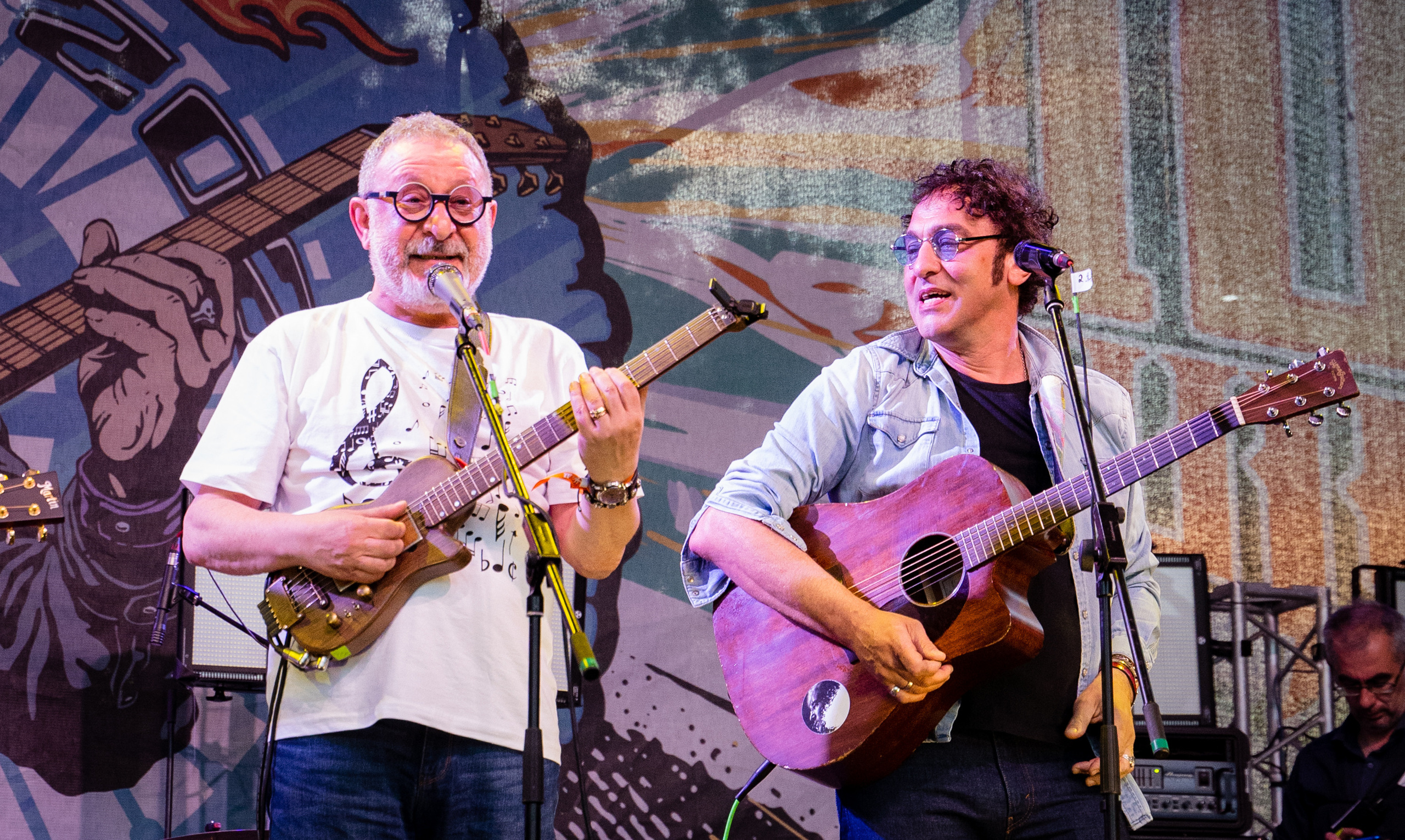 Фото Евгений Маргулис. Фото Нэш Тавхелидзе. Фото группа Степные Битлы. Евгений Маргулис концерт. Нэш Тавхелидзе концерт. Фото Nash Albert. Музыканты на рок-концерте.