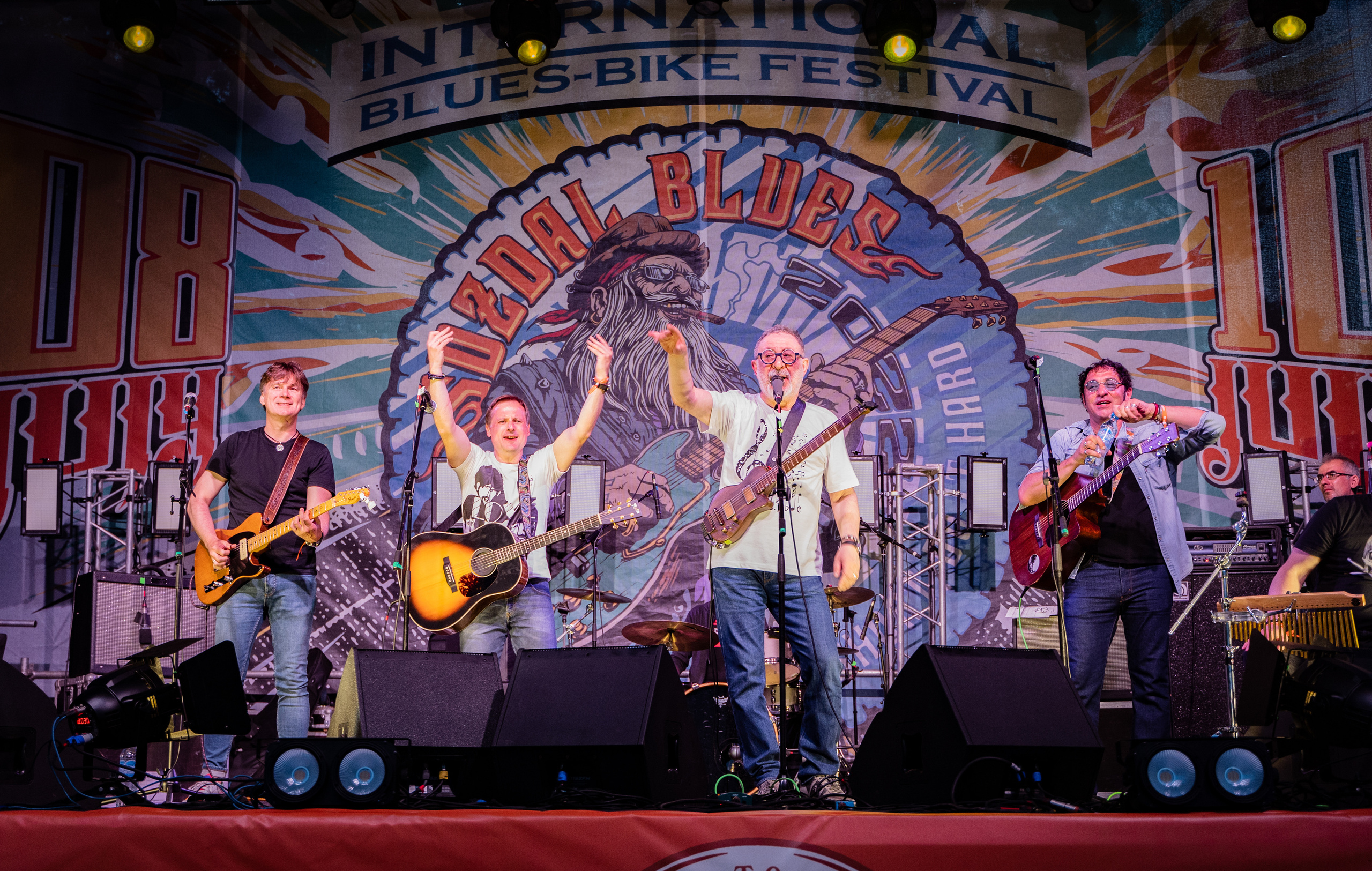 Фото Евгений Маргулис. Фото Нэш Тавхелидзе. Фото группа Степные Битлы. Евгений Маргулис концерт. Нэш Тавхелидзе концерт. Фото Евгений Чаркин. Фото Михаил Клягин. Фото Nash Albert. Музыканты на рок-концерте.