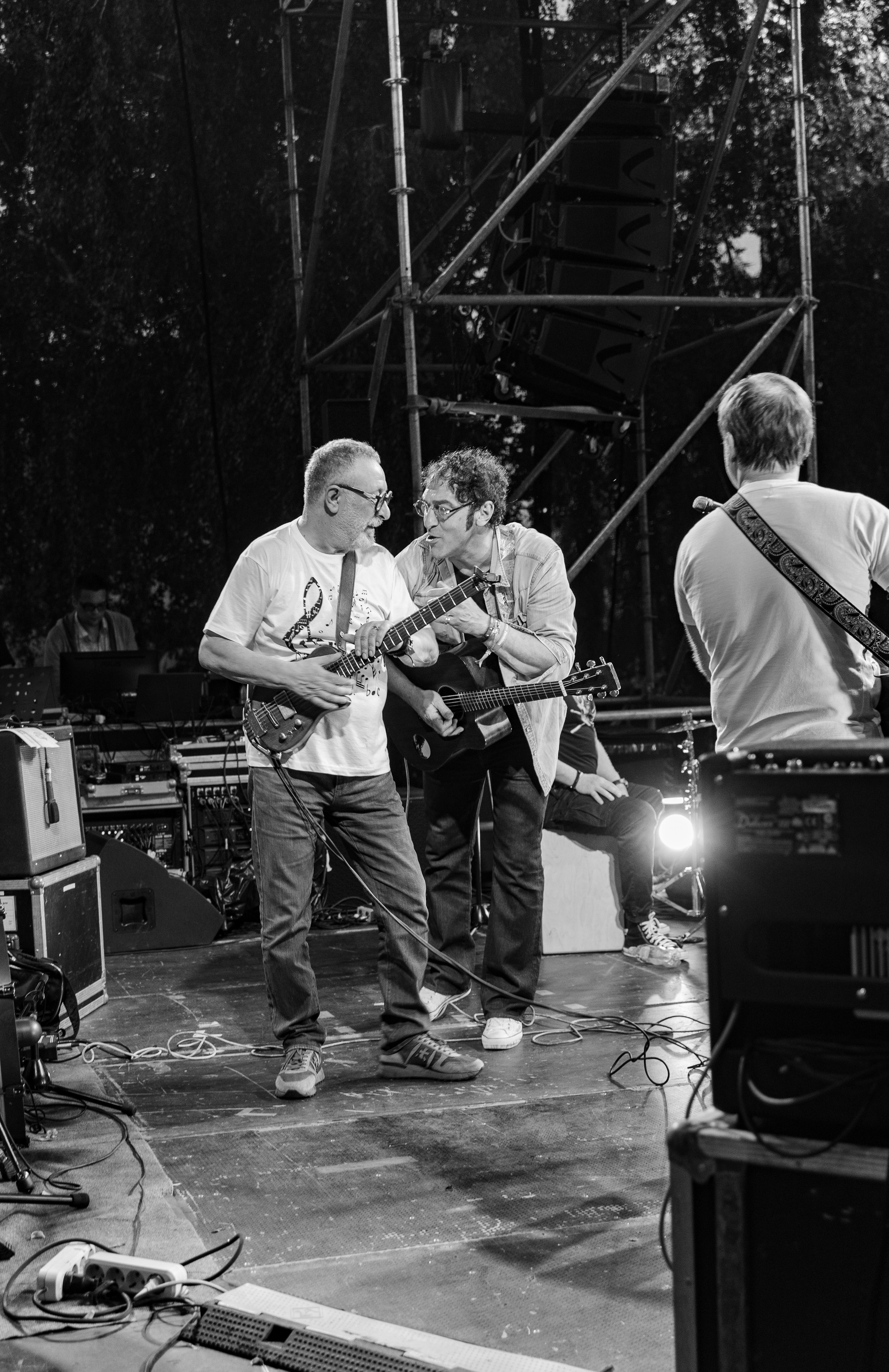 Фото Евгений Маргулис. Фото Нэш Тавхелидзе. Фото группа Степные Битлы. Евгений Маргулис концерт. Нэш Тавхелидзе концерт. Фото Nash Albert. Музыканты на рок-концерте.