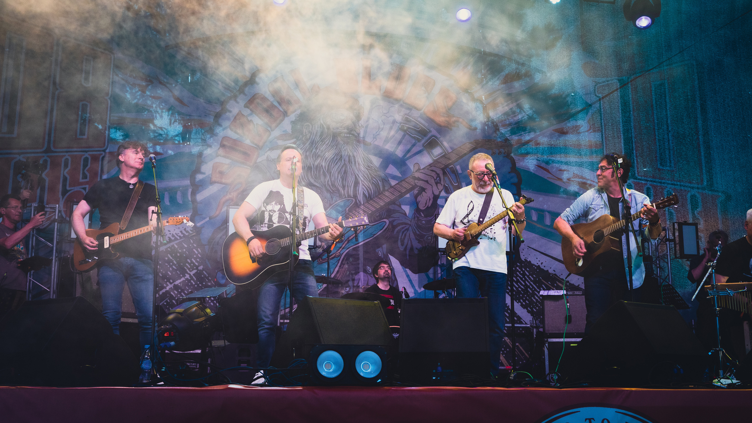 Фото Евгений Маргулис. Фото Нэш Тавхелидзе. Фото группа Степные Битлы. Евгений Маргулис концерт. Нэш Тавхелидзе концерт. Фото Евгений Чаркин. Фото Михаил Клягин. Фото Nash Albert. Музыканты на рок-концерте.