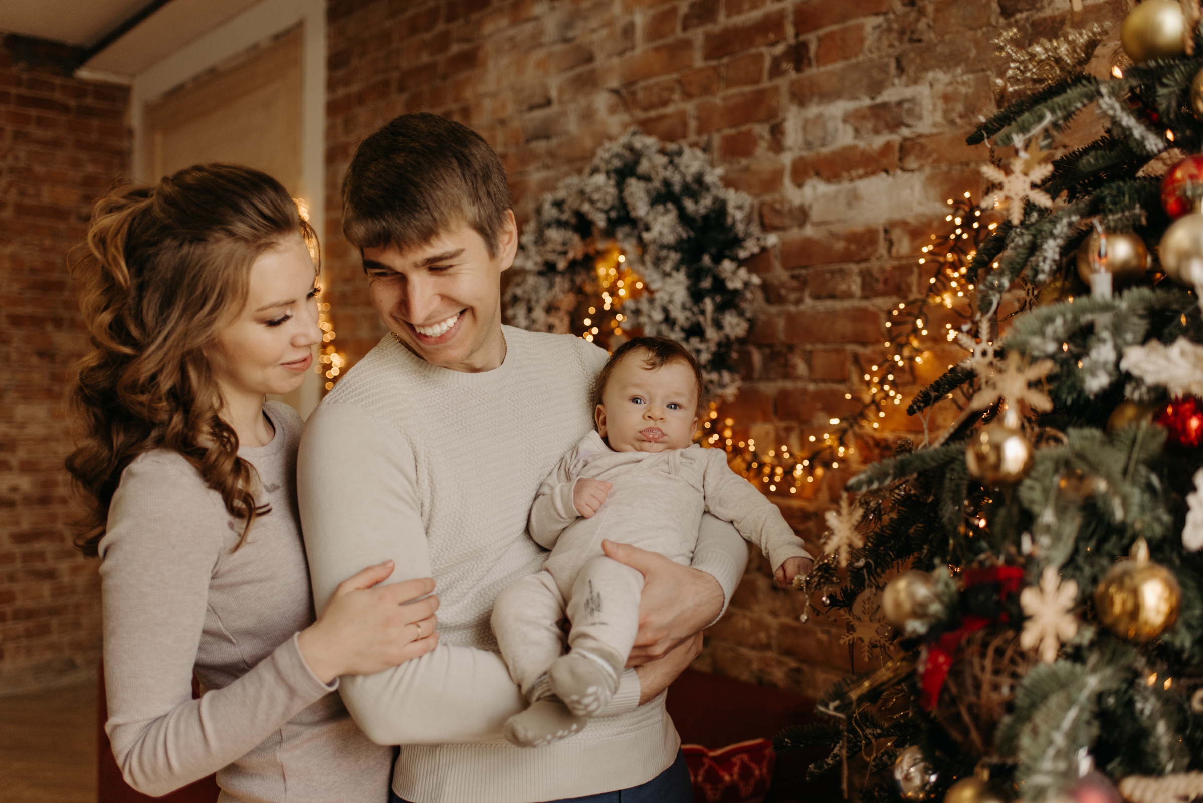 семейная новогодняя фотосессия в фотостудии