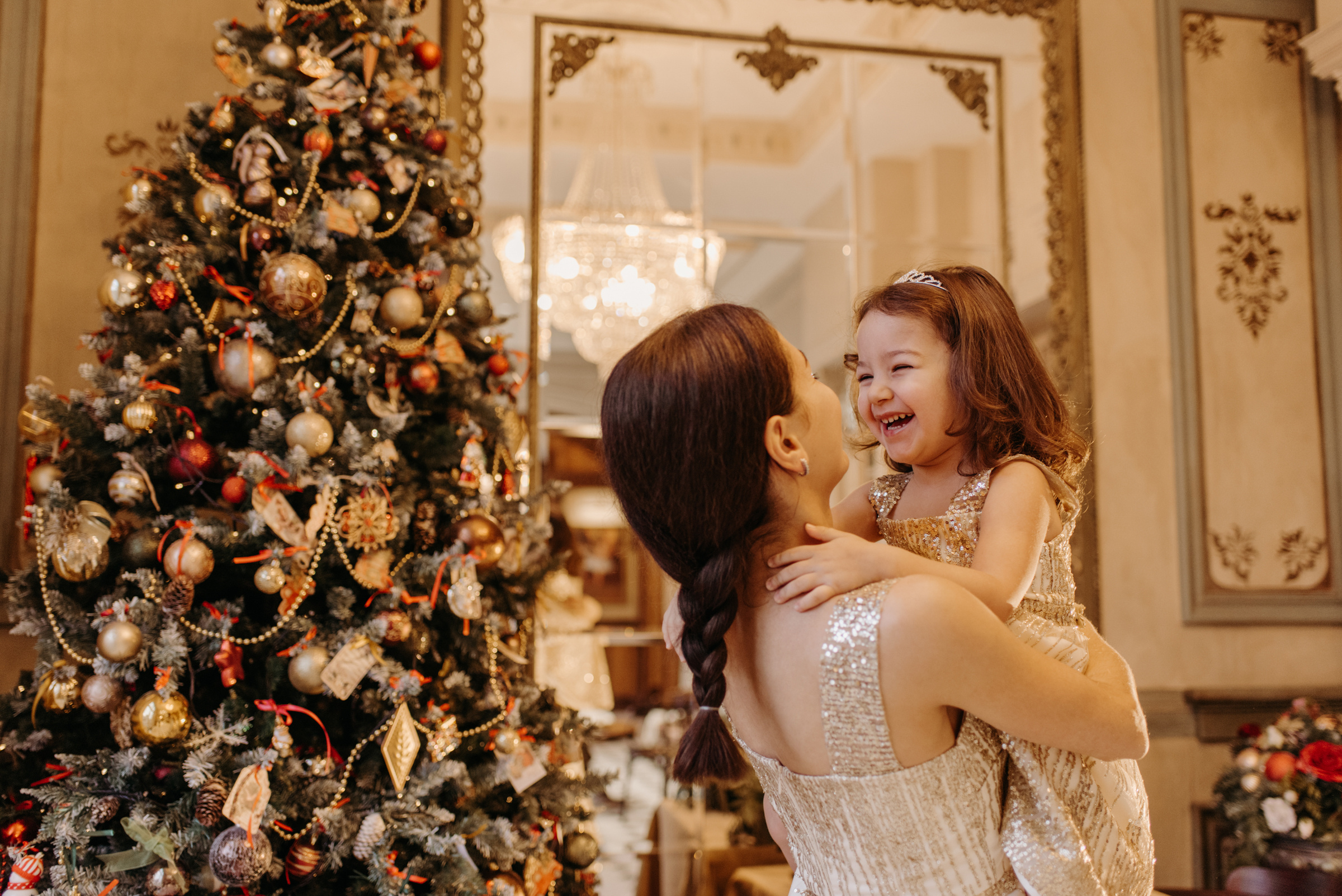 Новогодняя фотосессия для мамы и дочки в студии Leona Stage. Свадебный фотограф в Санкт-Петербурге Венера Ахметова