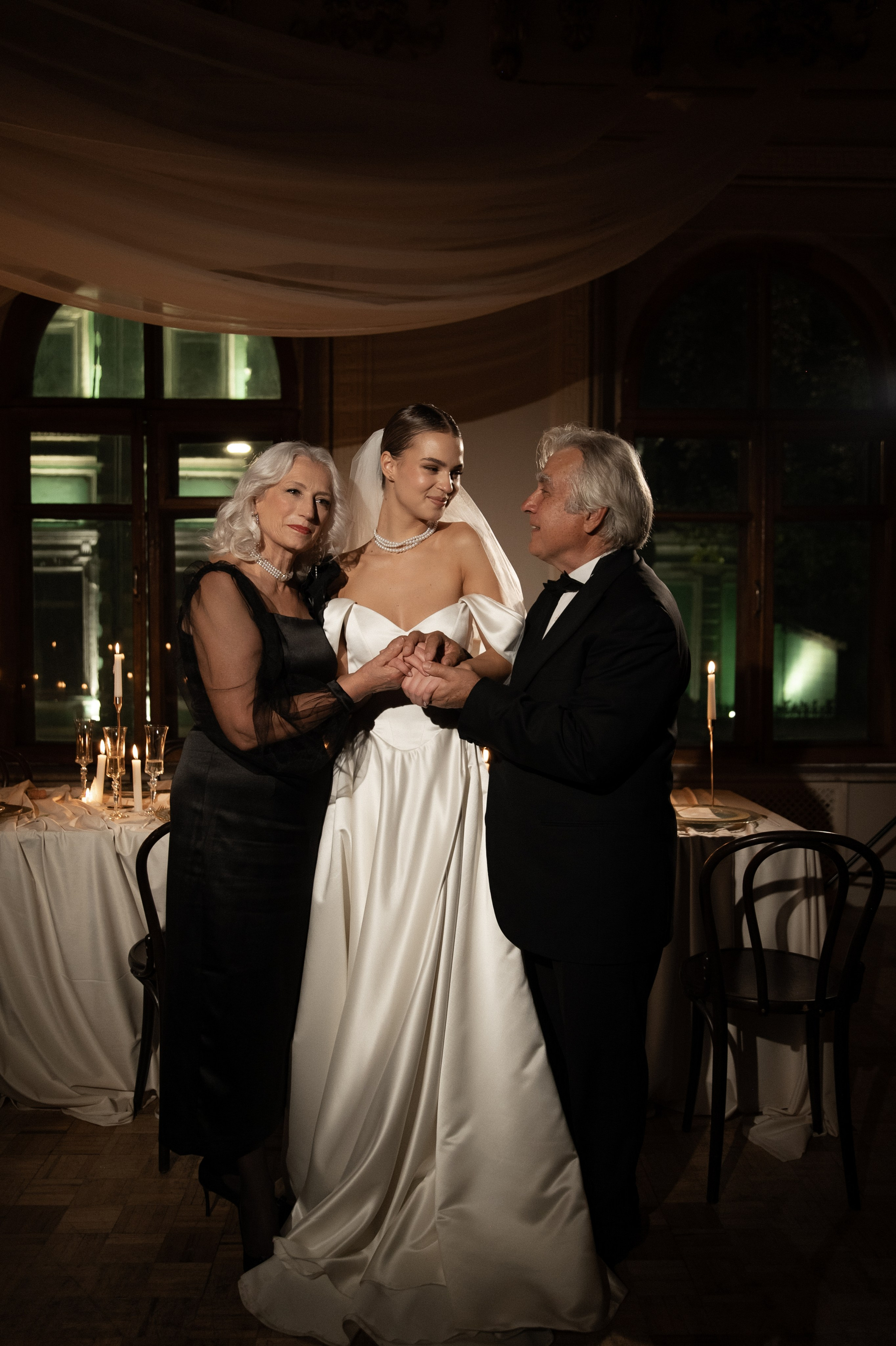 Камерный свадебный ужин при свечах в старинном особняке в фотостудии 21. Kult. Ярослава Ерина — свадебный фотограф в Москве