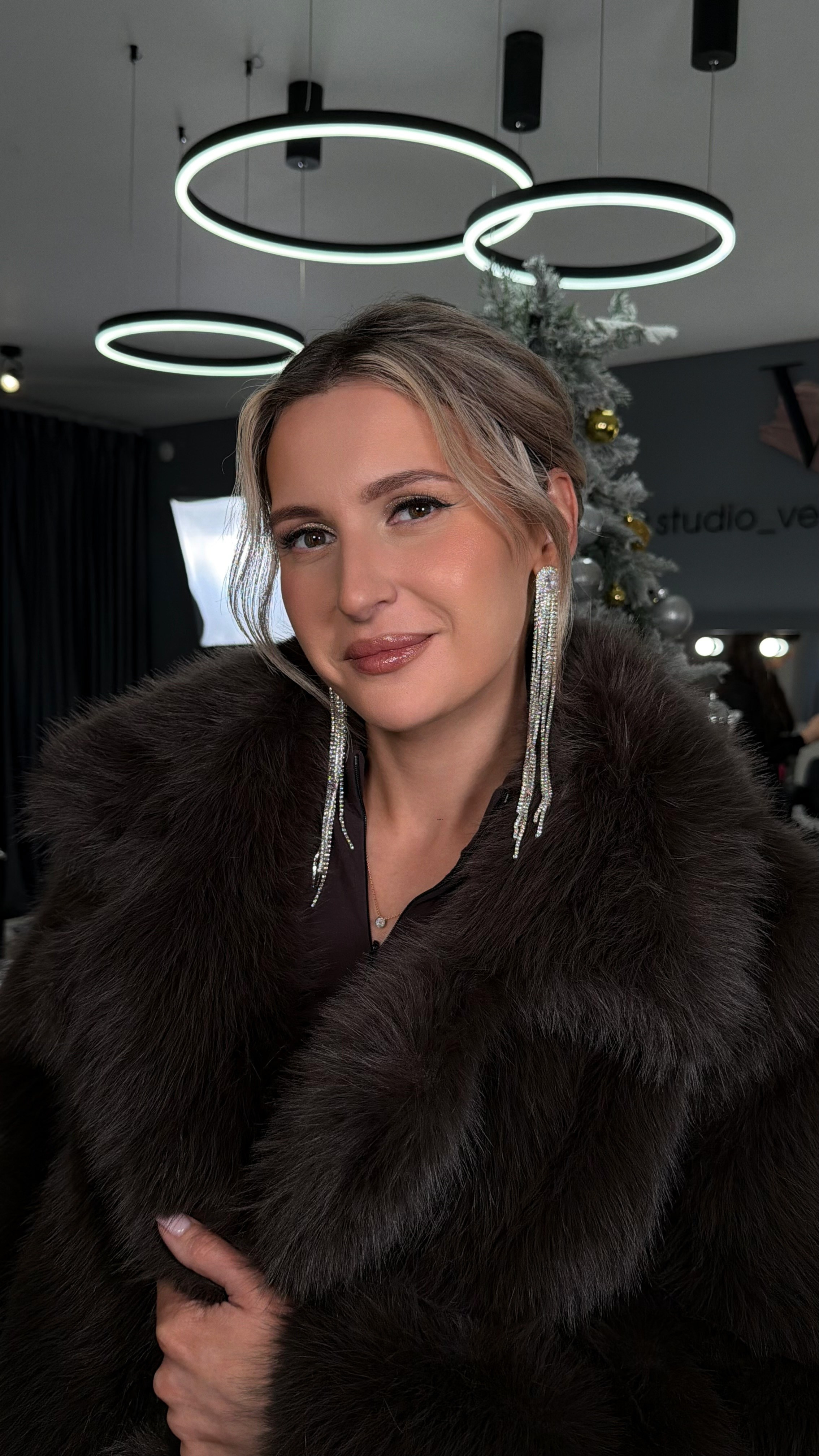 Образы. Студия визажистов, стилистов по прическам, бровистов и мастеров по ресницам