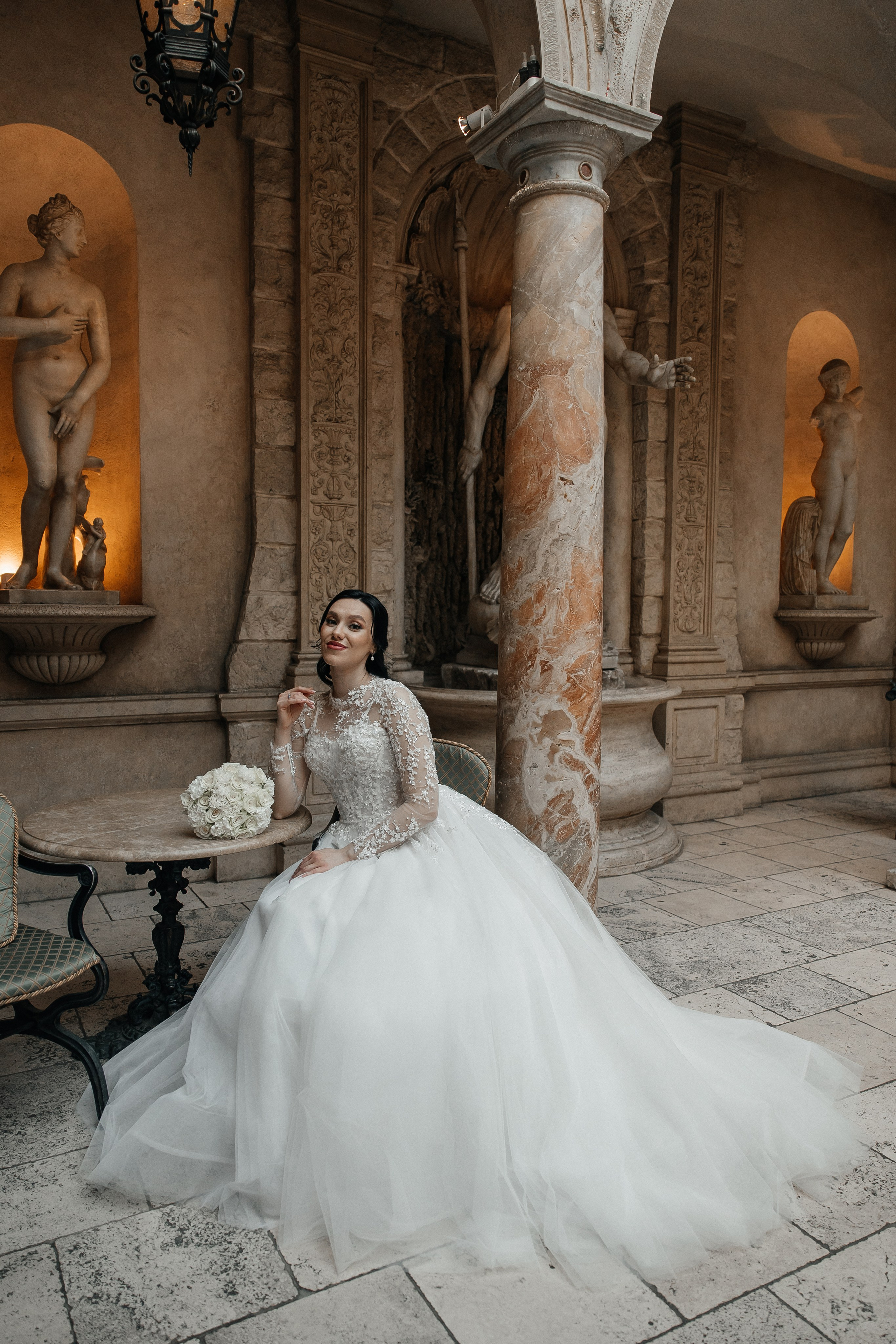 Свадебная фотосессия в ресторане Турандот. Свадебный фотограф в Москве Дарья Олендарёва