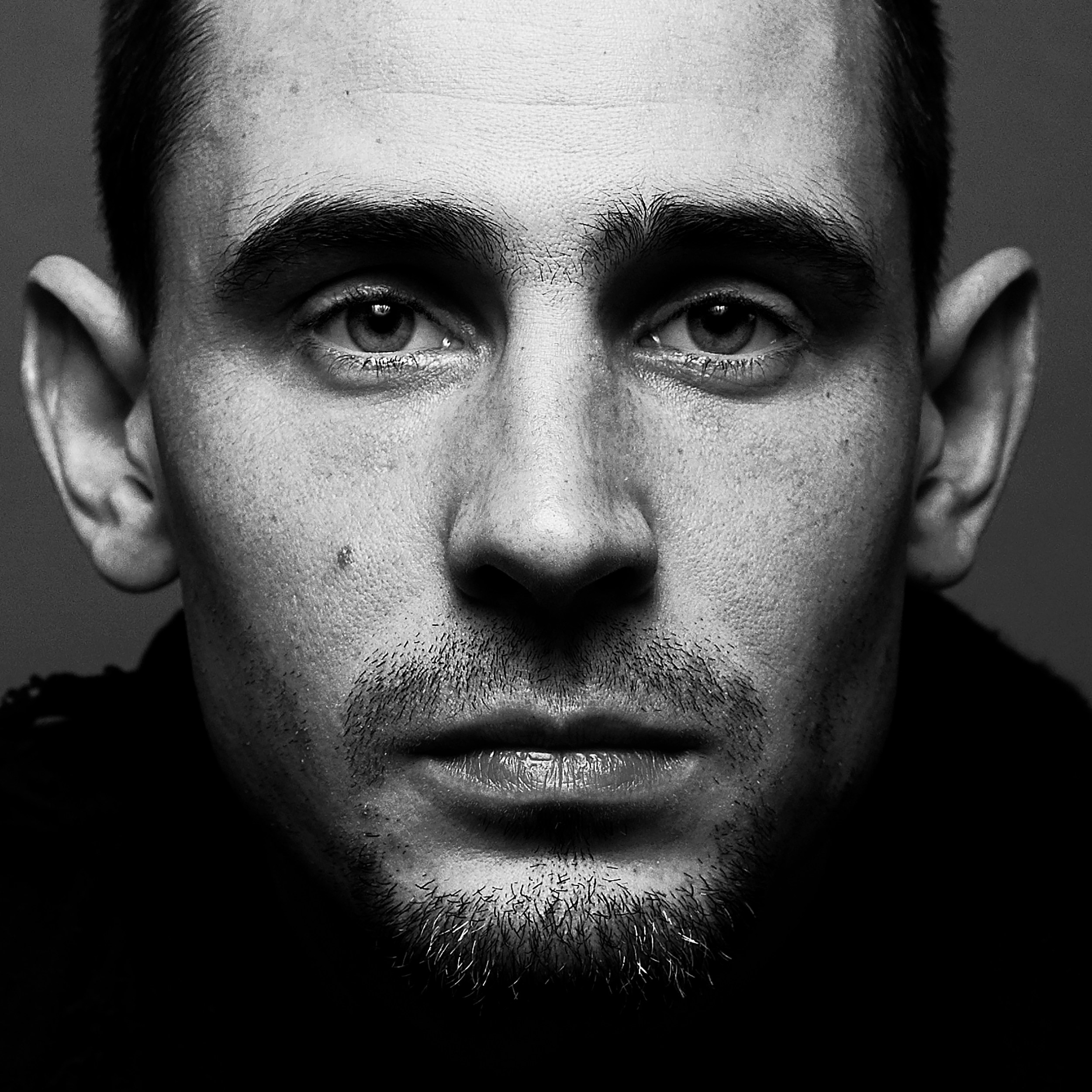Мужской портрет крупным планом