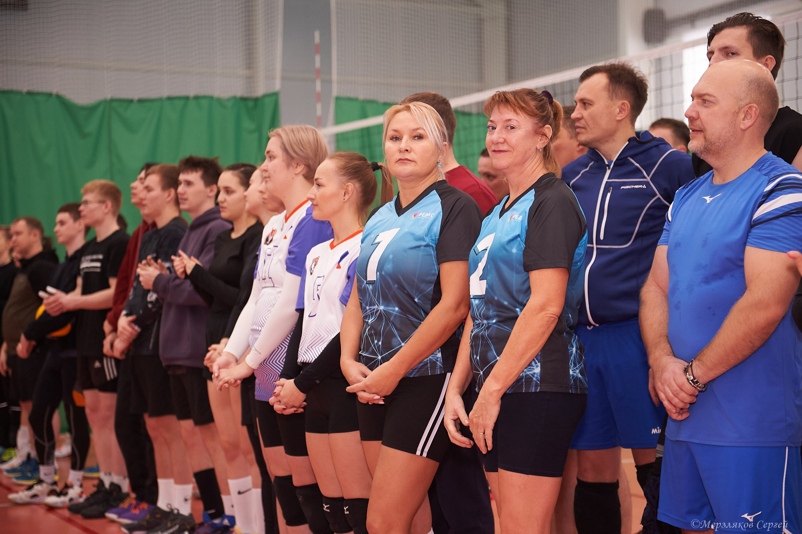 Новогодний волейбольный турнир. Ижевск. 16.12.23. Спортивный репортажный фотограф в Ижевске Сергей Мерзляков
