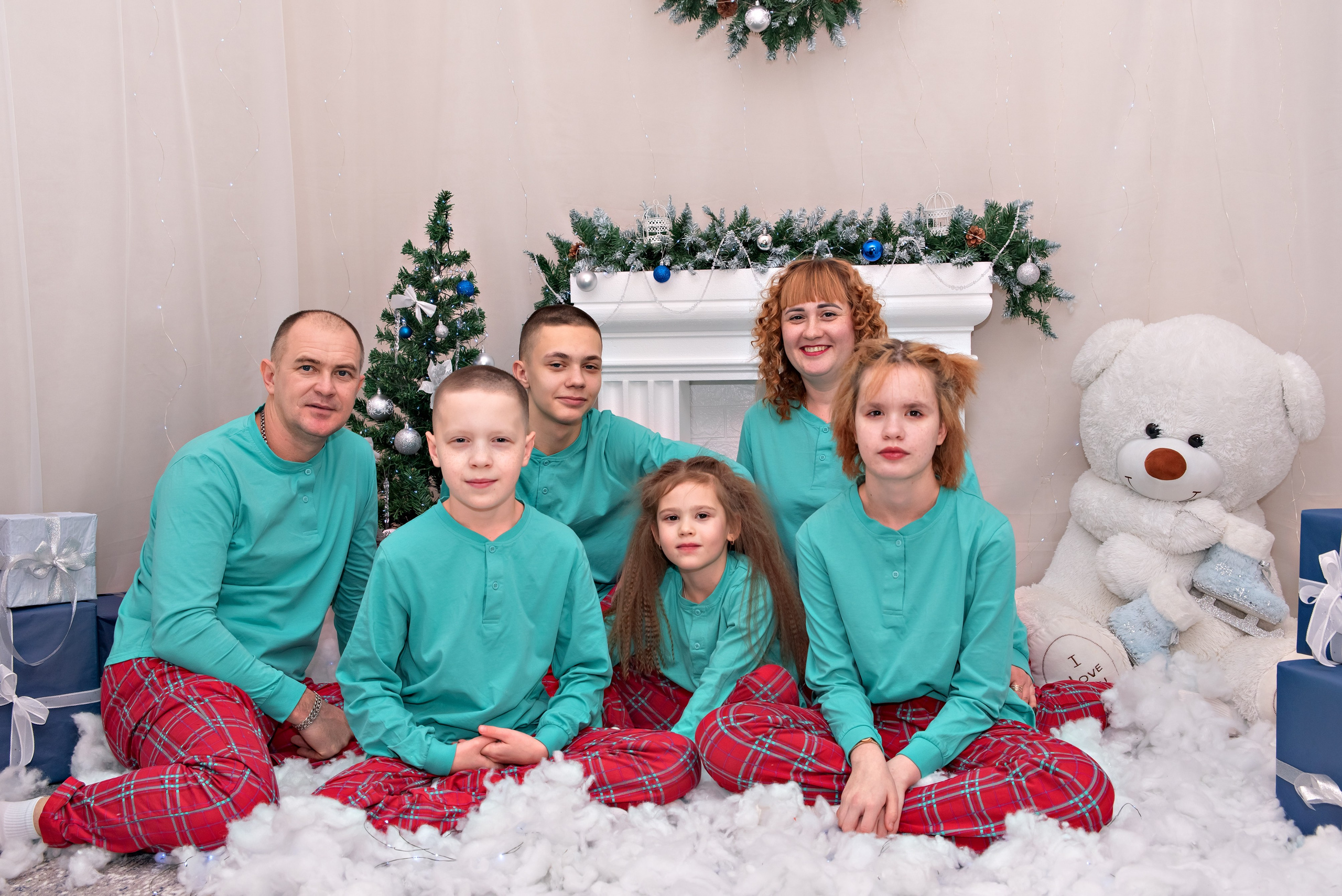 Новогодняя семейная фотосессия для большой и дружной семьи Кристины Данелькевич. Свадебный и семейный фотограф в Кыштыме Челябинске Марина Шигапова