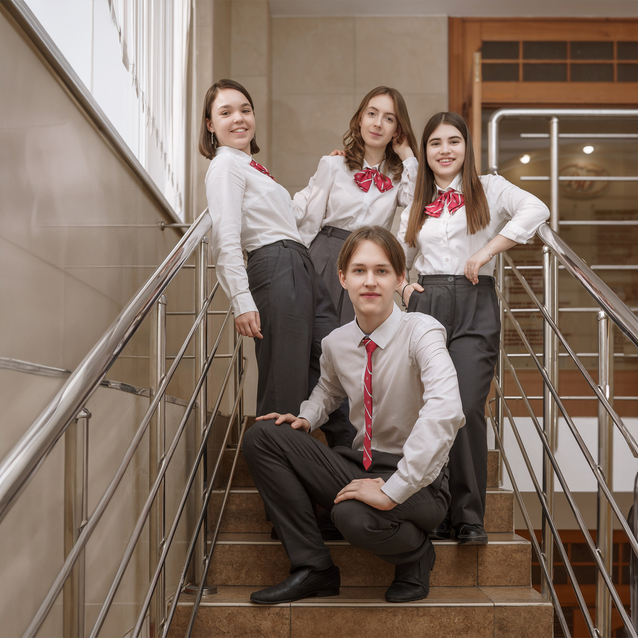 Фотокнига " Бежевый стиль» Вторая Новосибирская гимназия 9А 2024. Детский Спортивный фотограф в Новосибирске Наталья Головина