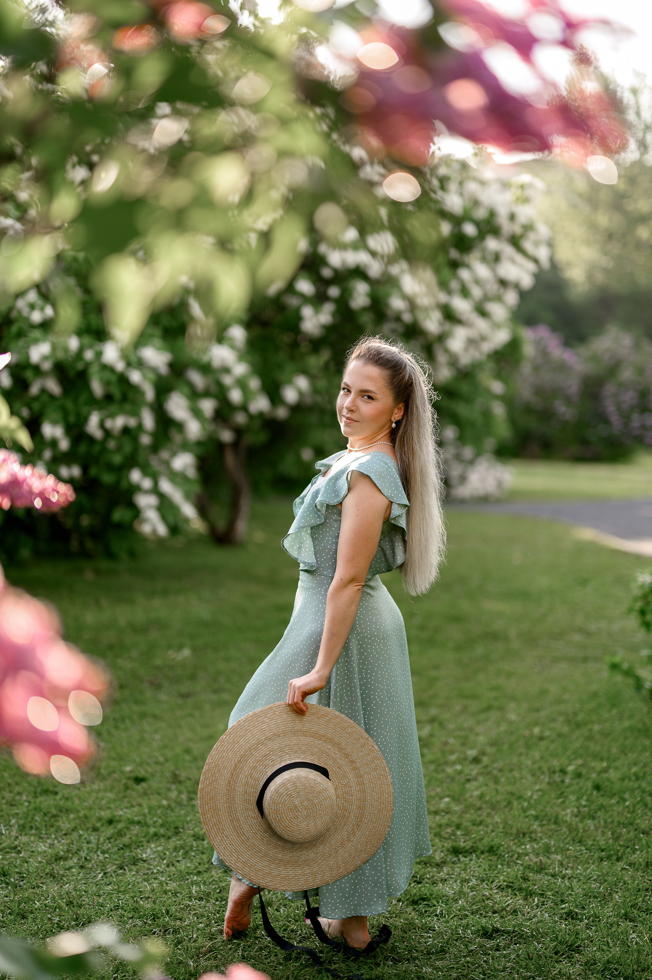 Анастасия. Фотосессия в цветении в Сиреневом саду в Москве. Semerlina.ru