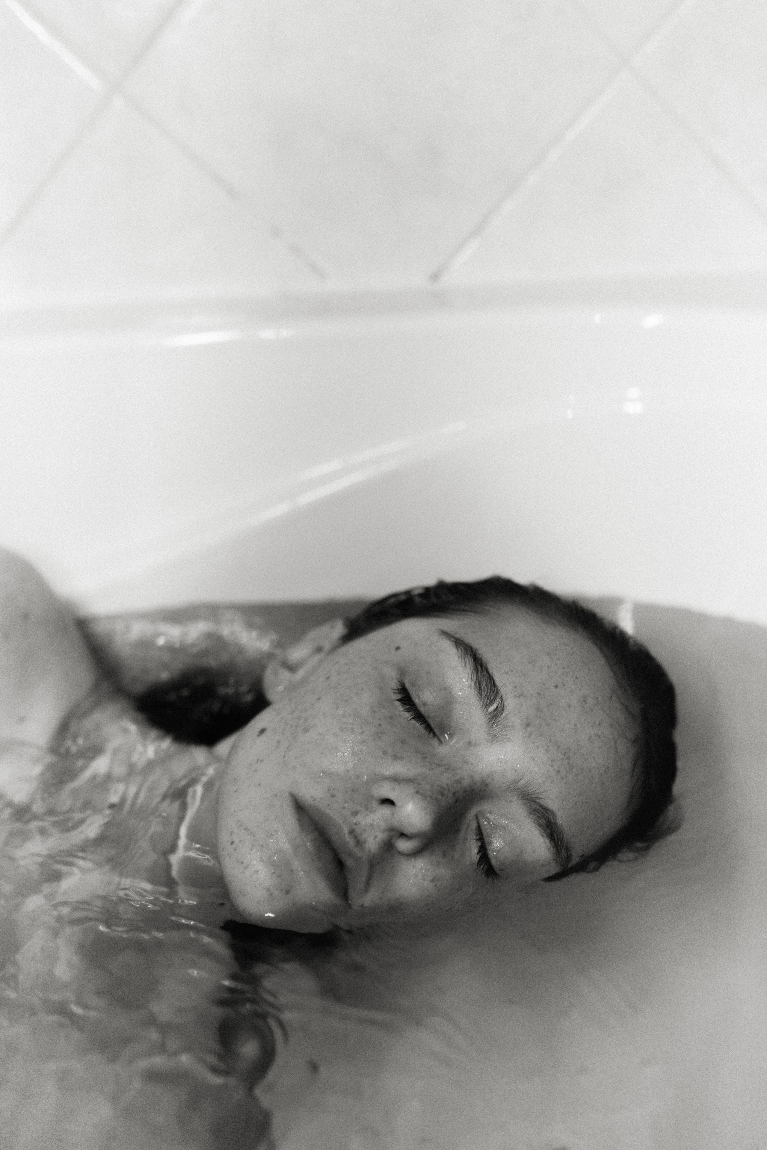 Софья в ванной. Чувственный фотограф в Санкт-Петербурге Пятнова Ксения