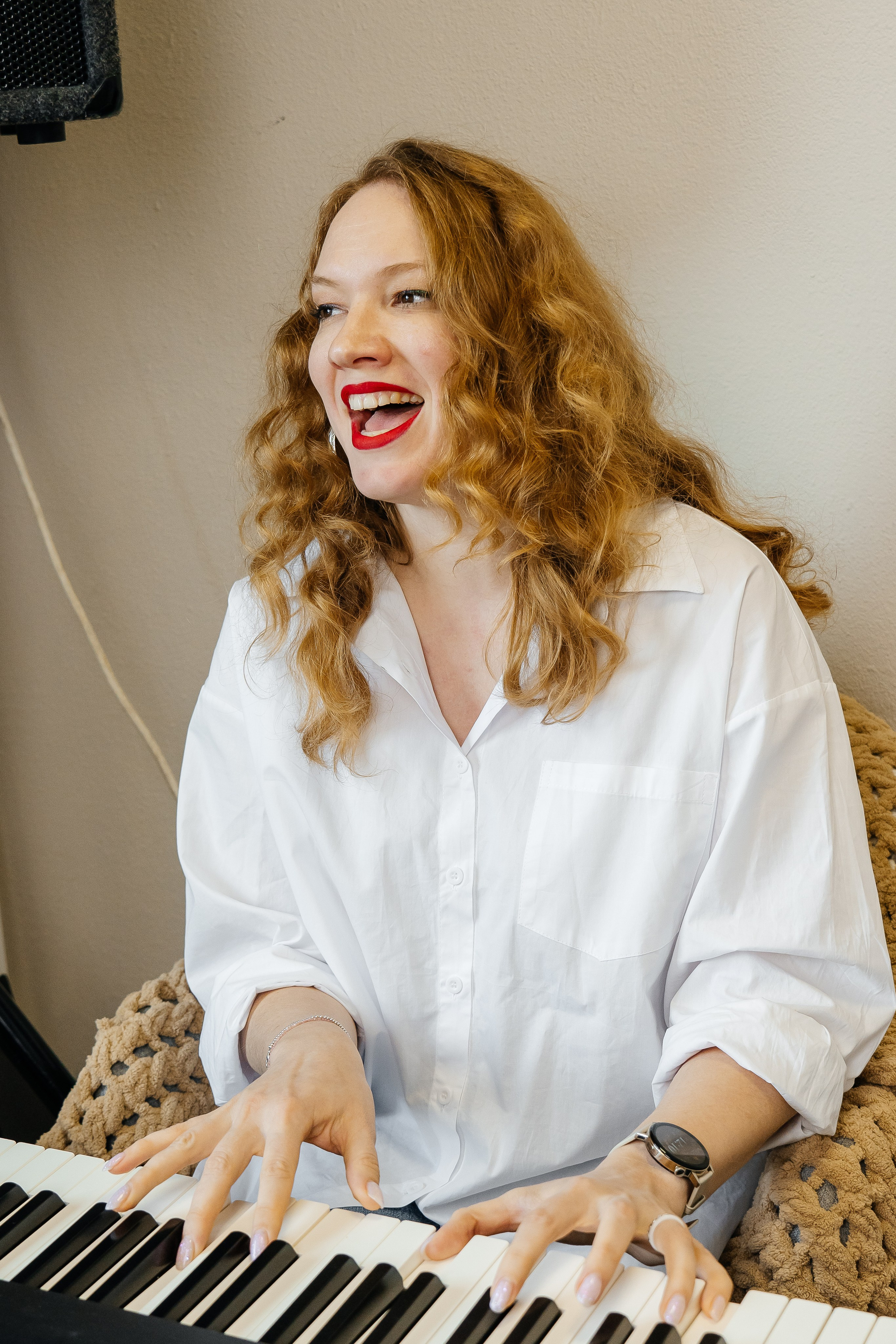 Конент фотографии для вокальной студии. Предметный фотограф в Горячем Ключе Вера Швец