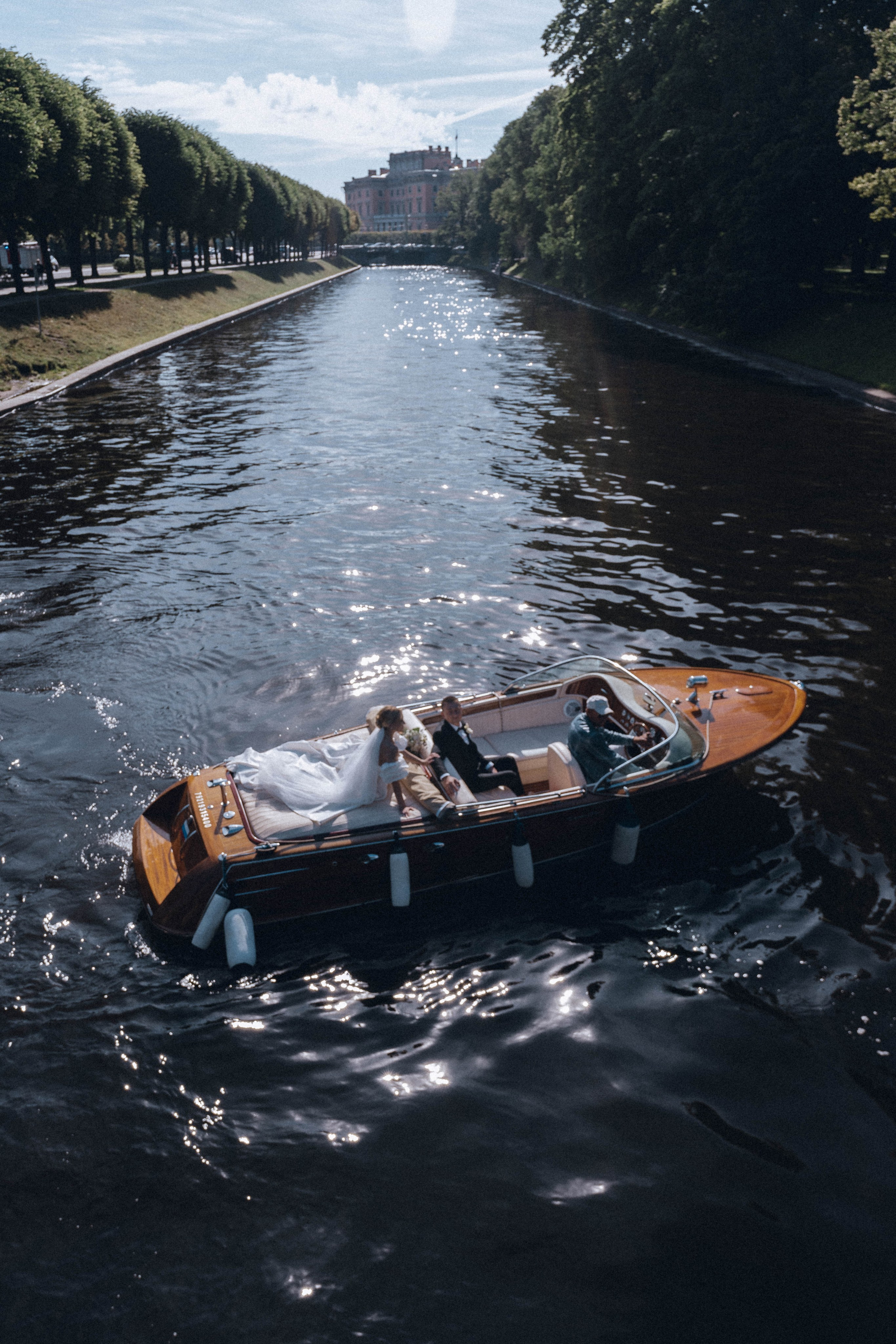 СВАДЕНБНАЯ СЬЕМКА НА КАТЕРЕ ПО КАНАЛАМ САНКТ-ПЕТЕРБУРГА И В АКВАТОРИИ НЕВЫ. Профессиональный фотограф, Санкт-Петербург — Виктория Богомолова
