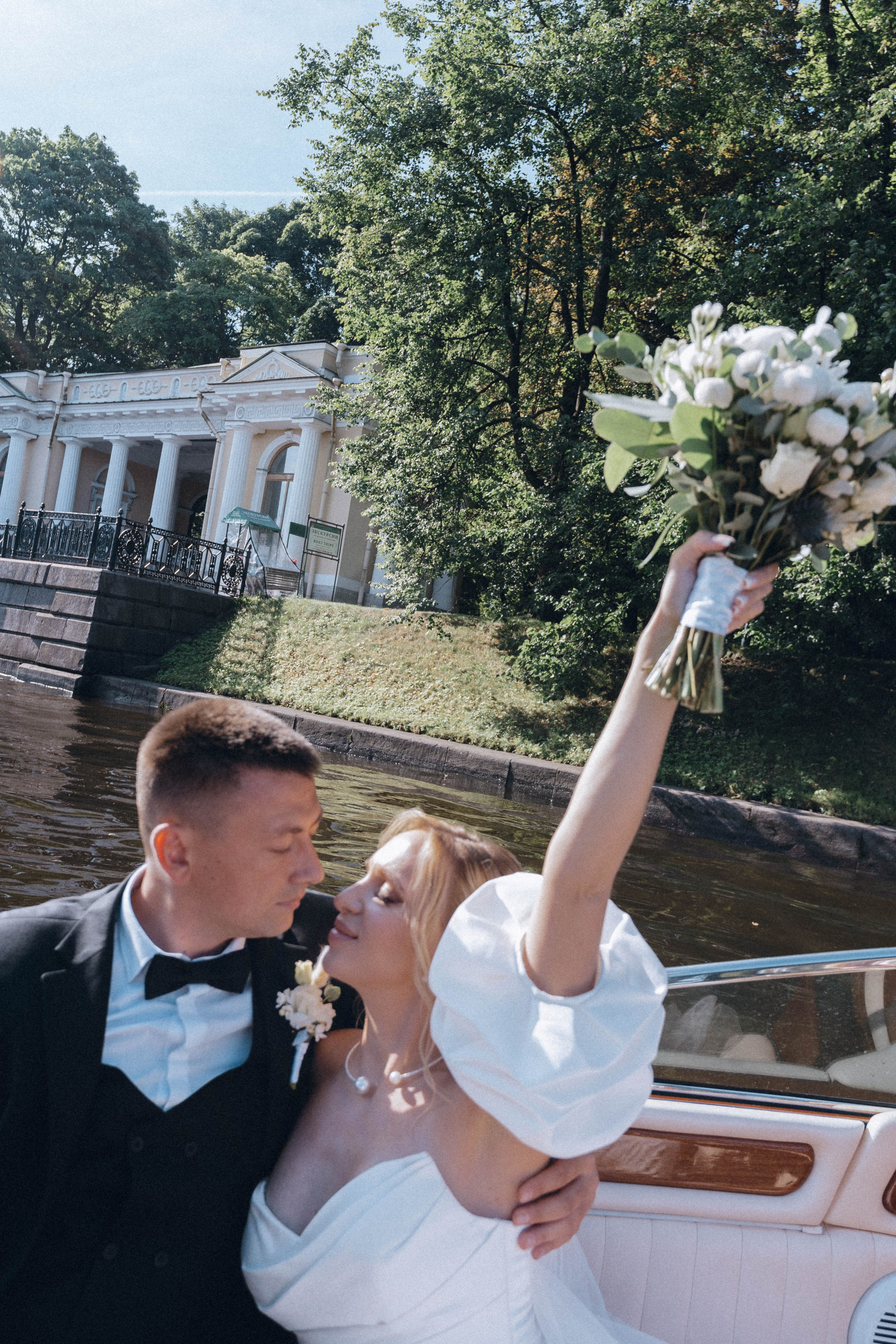 СВАДЕНБНАЯ СЬЕМКА НА КАТЕРЕ ПО КАНАЛАМ САНКТ-ПЕТЕРБУРГА И В АКВАТОРИИ НЕВЫ. Профессиональный фотограф, Санкт-Петербург — Виктория Богомолова