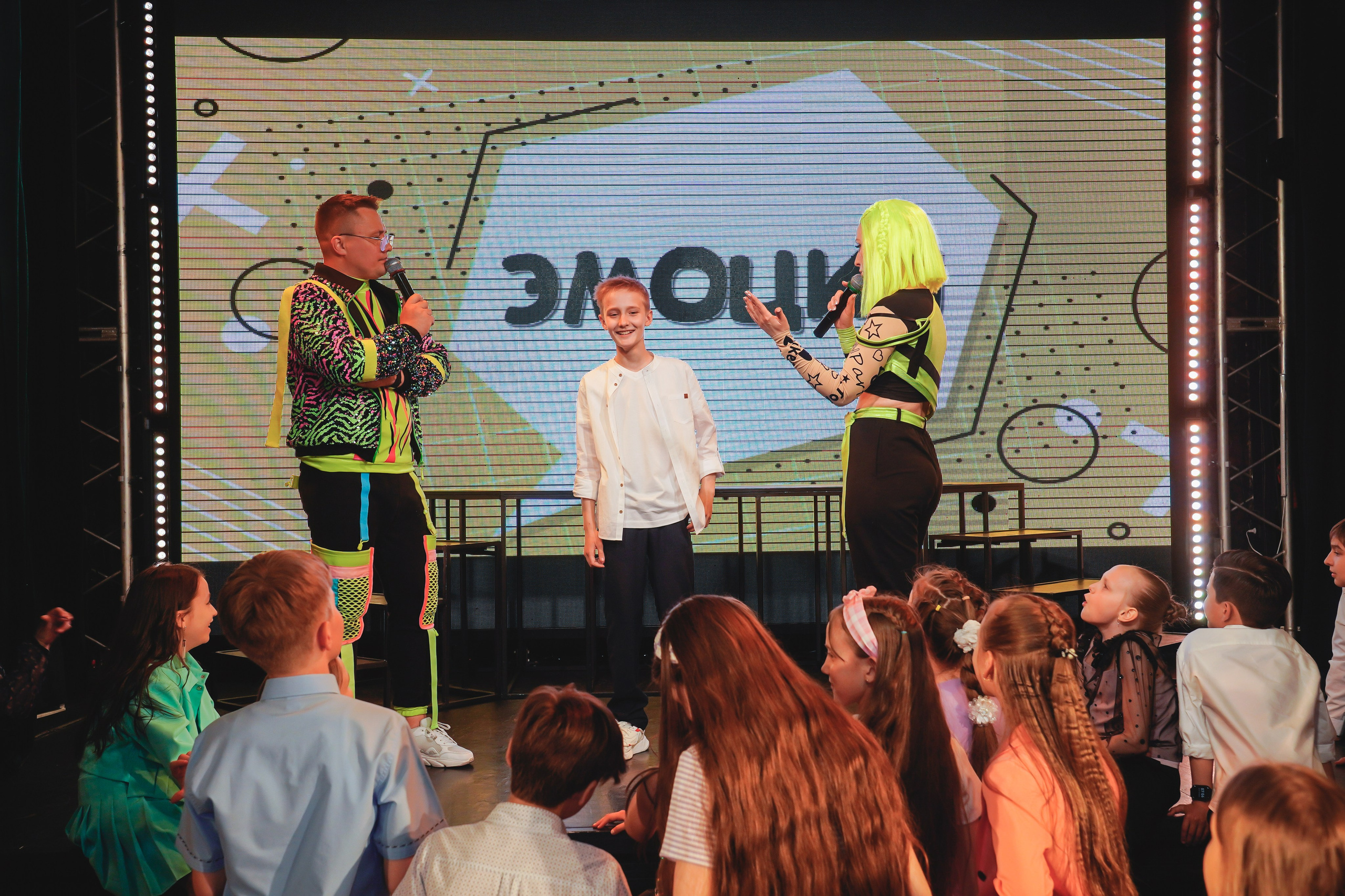 Выпускной. Занимаюсь профессиональной фотографией и живу рядом с Байкалом. Работаю в разных жанрах