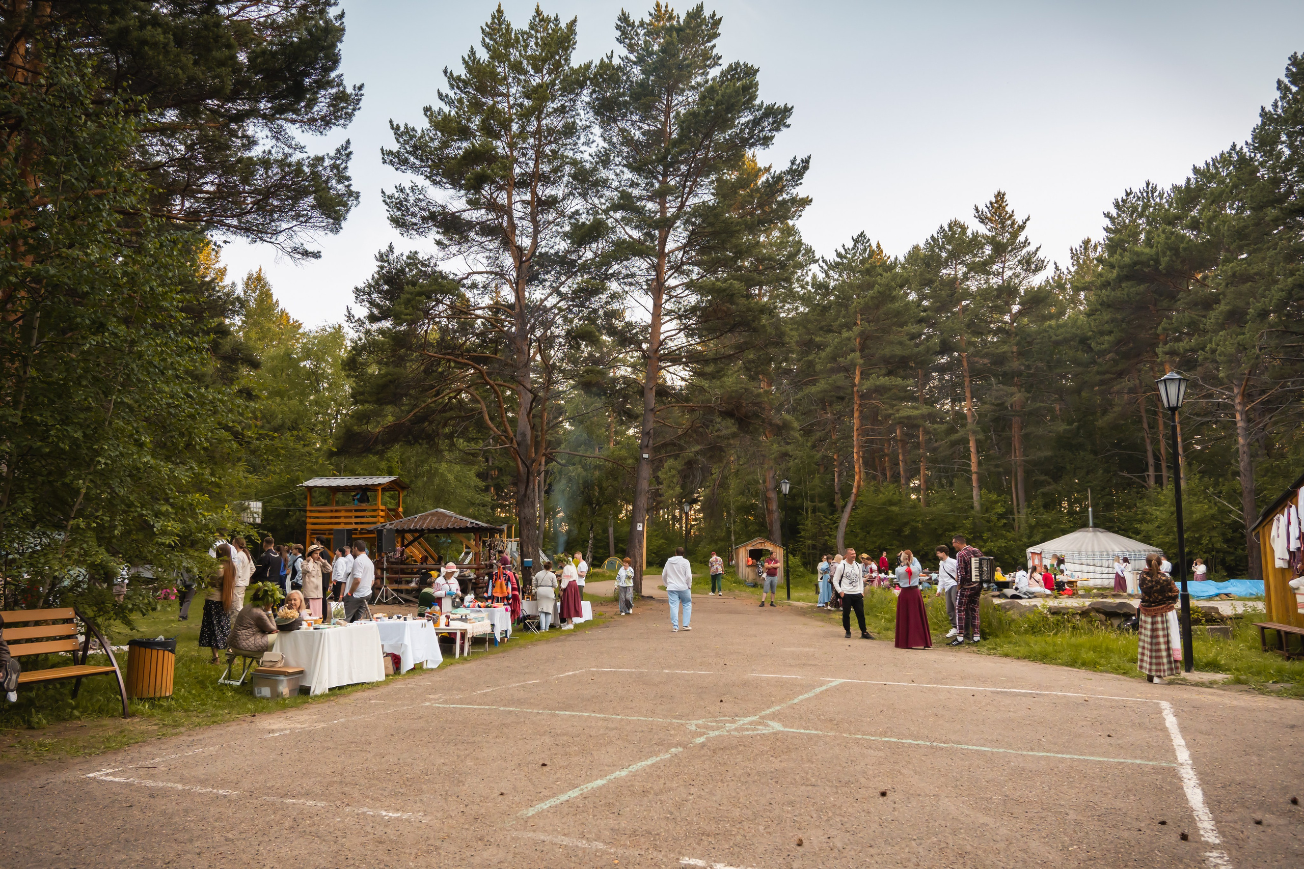 Белорусское Купалье. Занимаюсь профессиональной фотографией и живу рядом с Байкалом. Работаю в разных жанрах