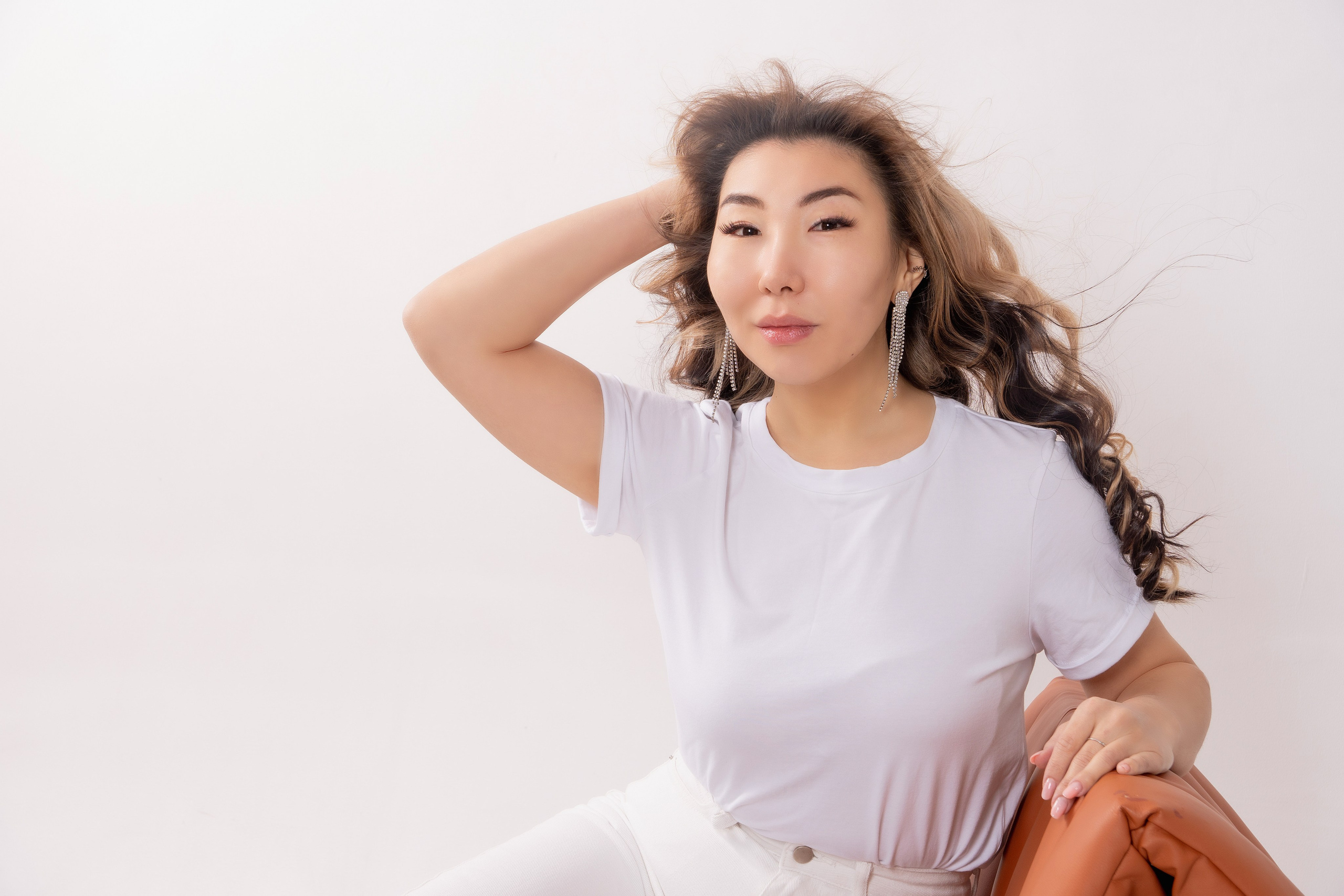 Фотоконтент, женский портрет. Занимаюсь профессиональной фотографией и живу рядом с Байкалом. Работаю в разных жанрах